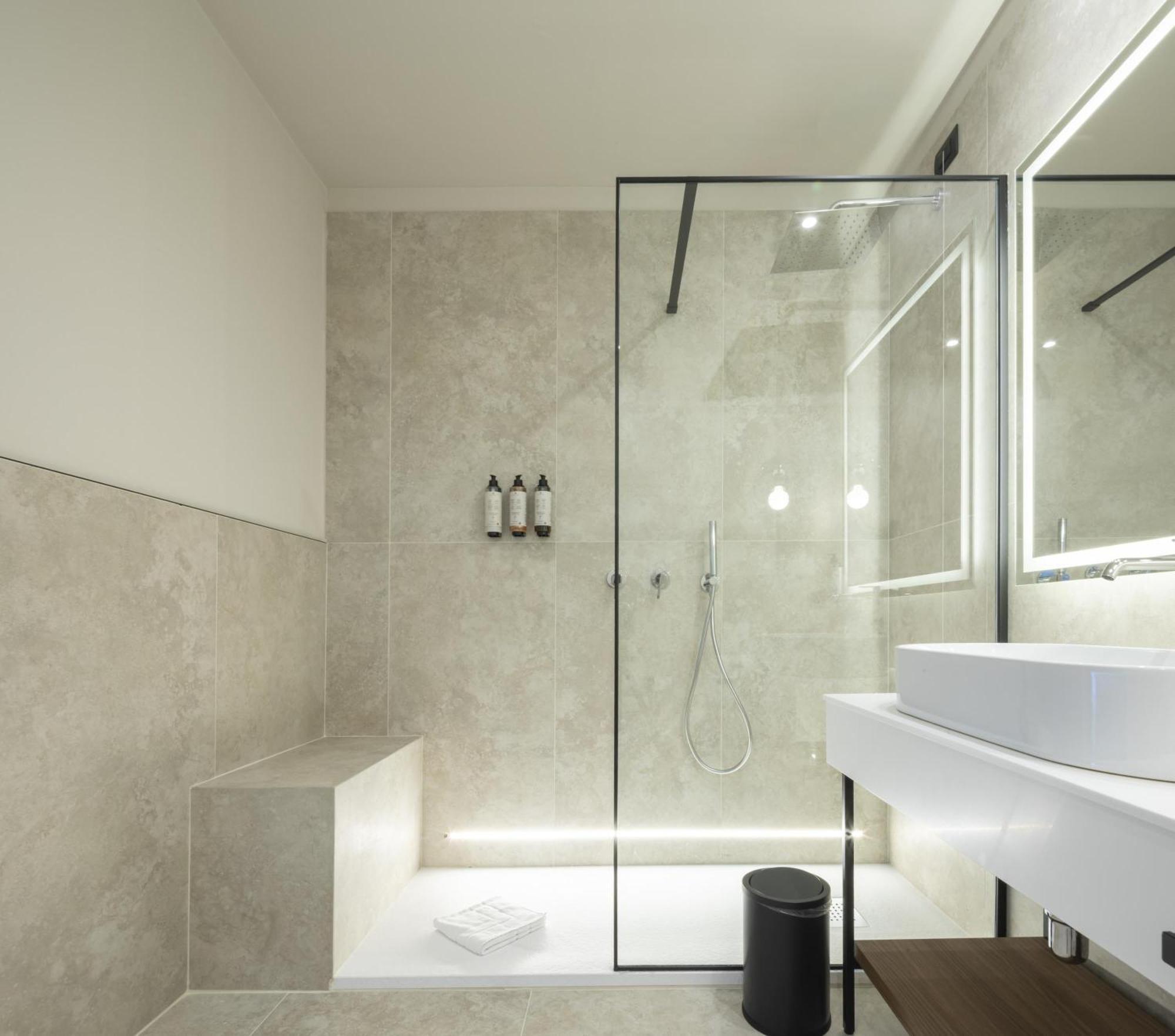 Superior Queen Room Balcony Lake View Spa Access
