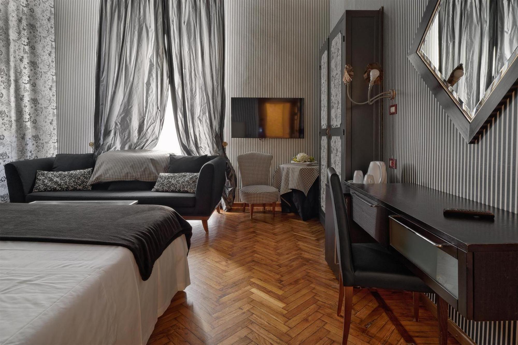 Queen Room Single Bed