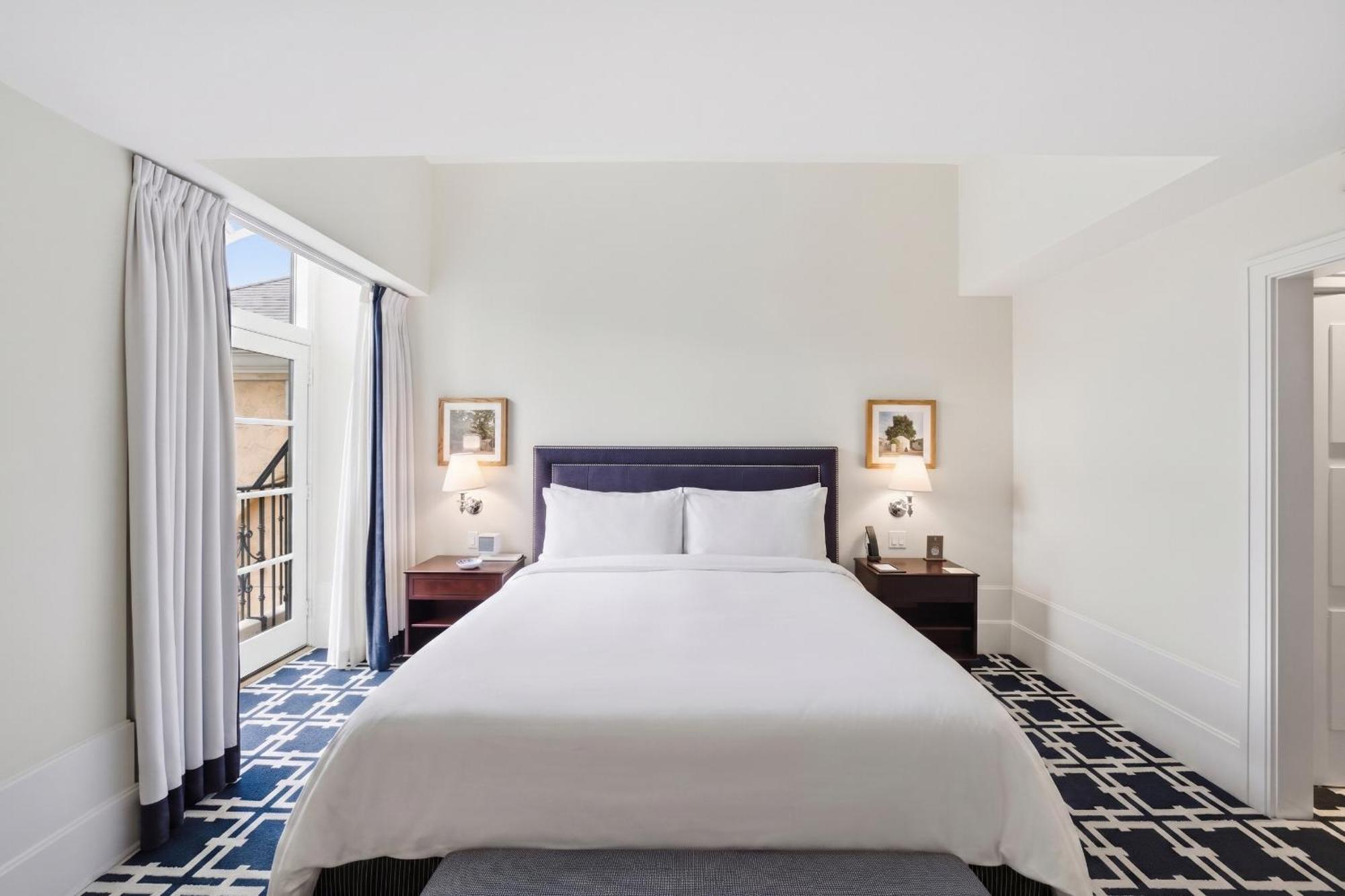 Deluxe King Suite