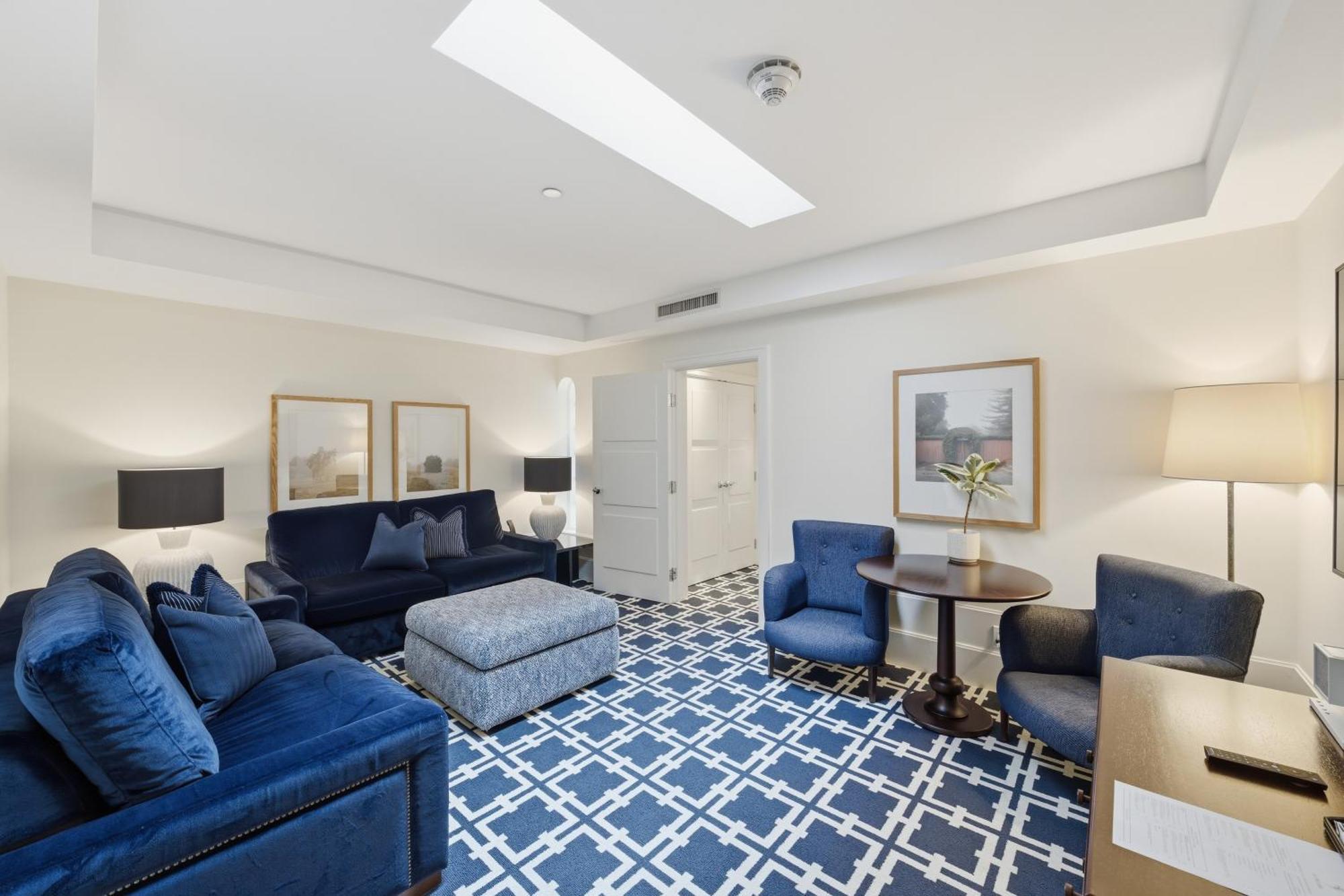 Deluxe King Suite