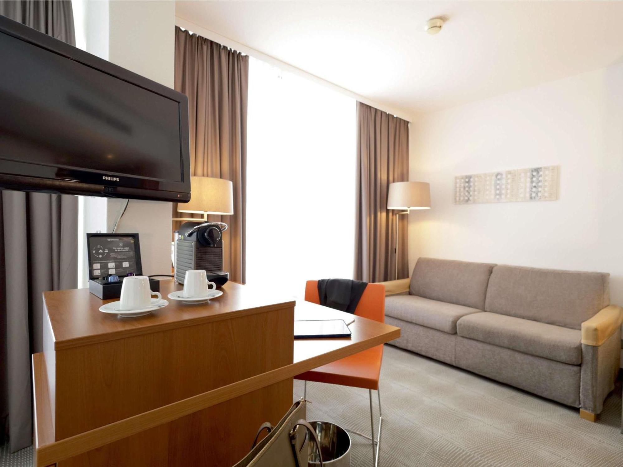 Executive Queen Room Sofa