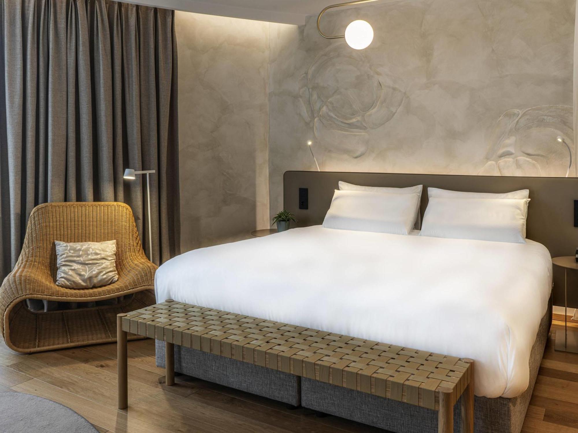 Deluxe King Suite