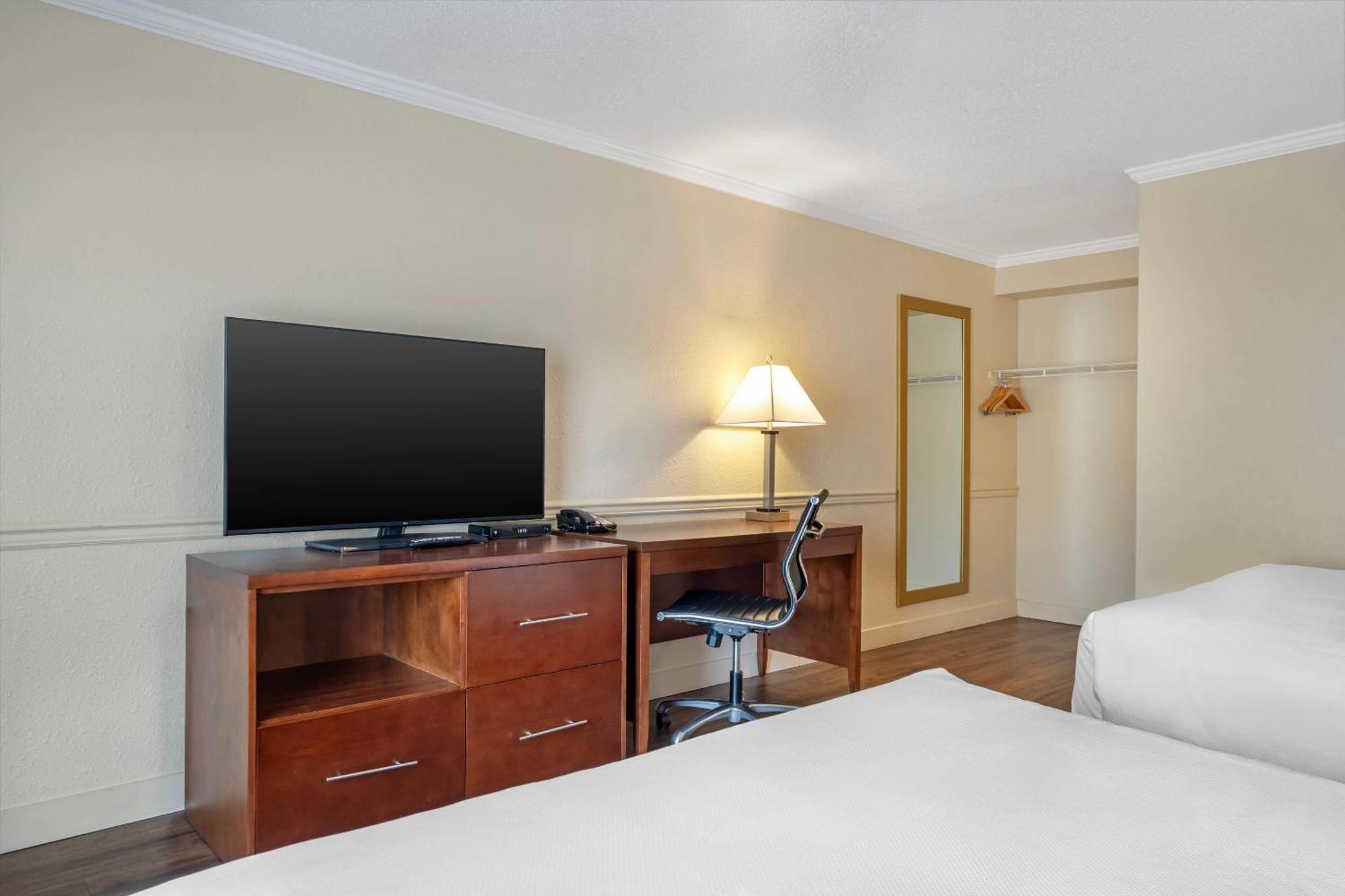 Standard Queen Room Two Queen Beds Non Smoking or Exterior Corridor