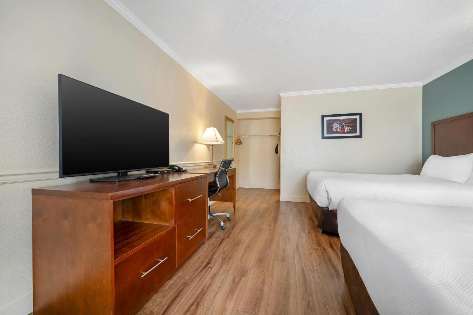 Standard Queen Room Two Queen Beds Non Smoking or Exterior Corridor