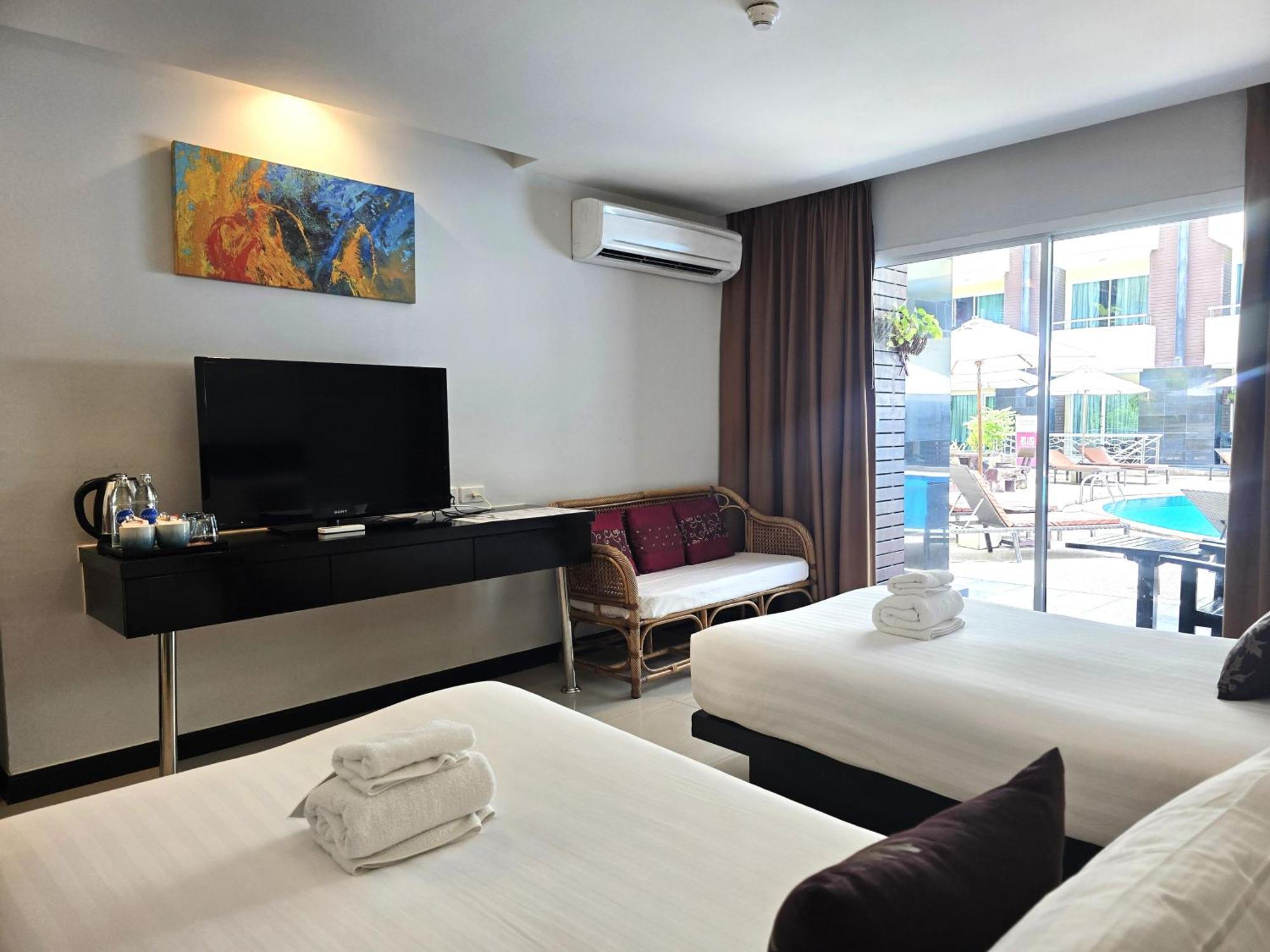 Deluxe Double Room Pool Access
