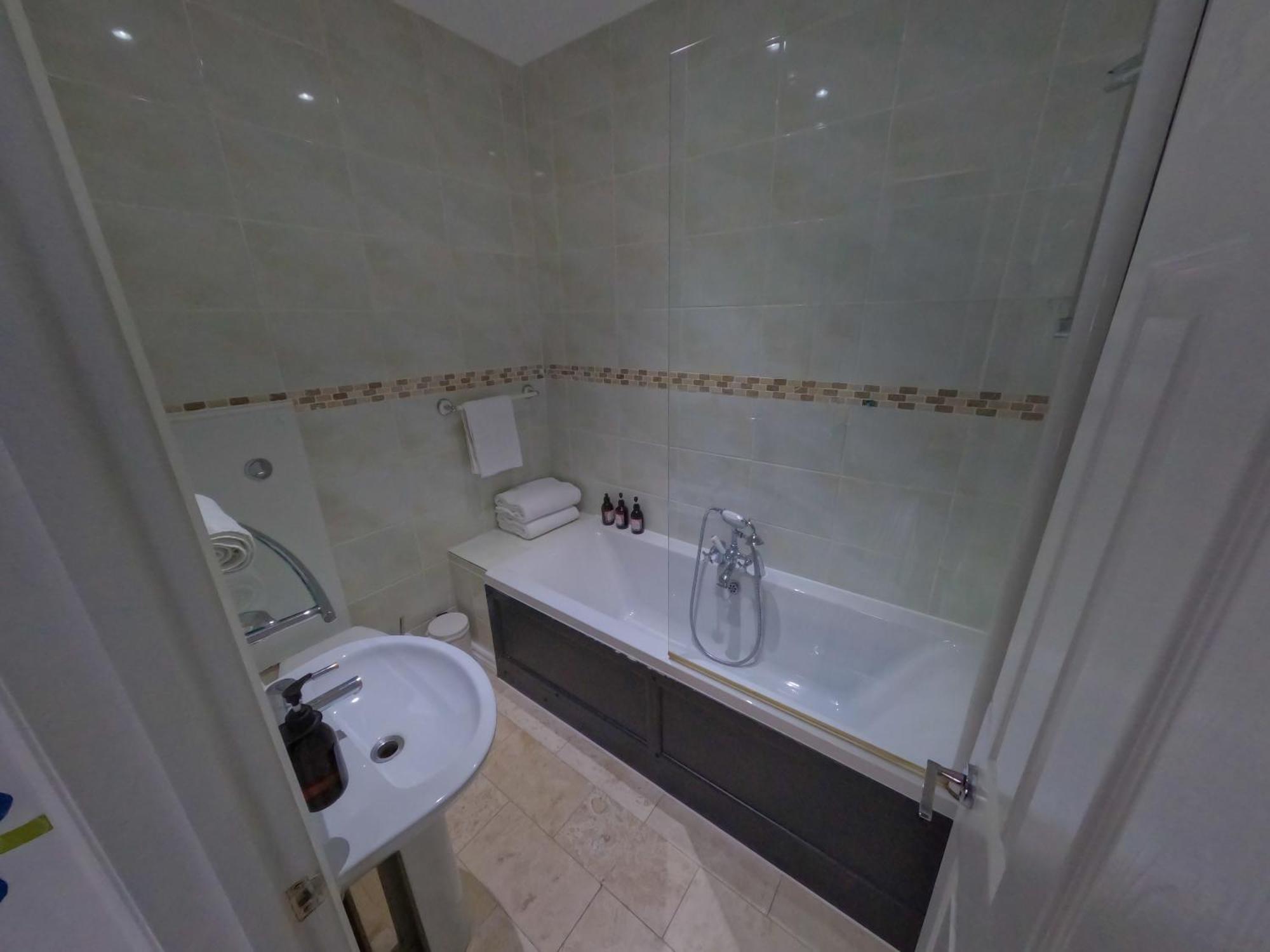 Double or Twin Room Private Bathroom