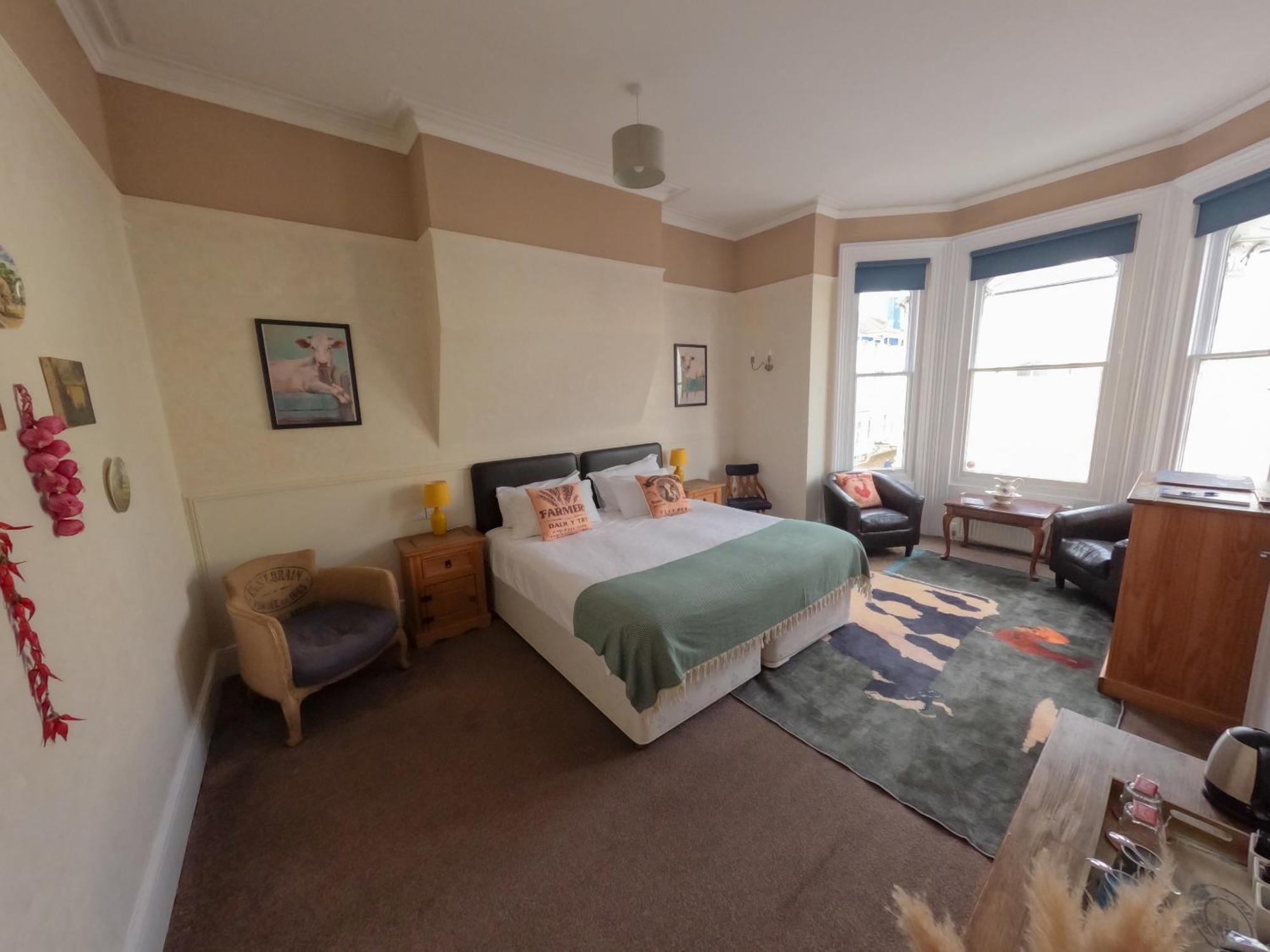 Double or Twin Room Private Bathroom