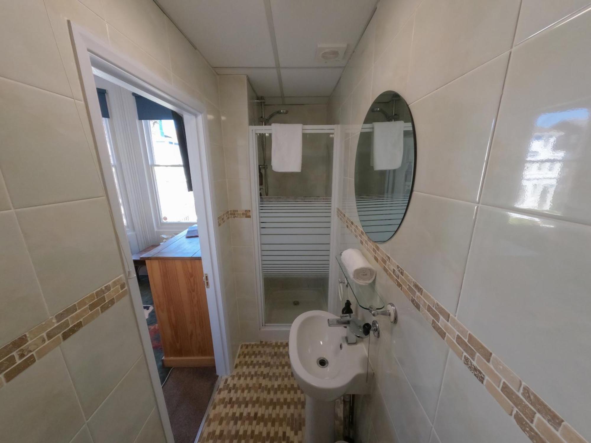 Double or Twin Room Private Bathroom