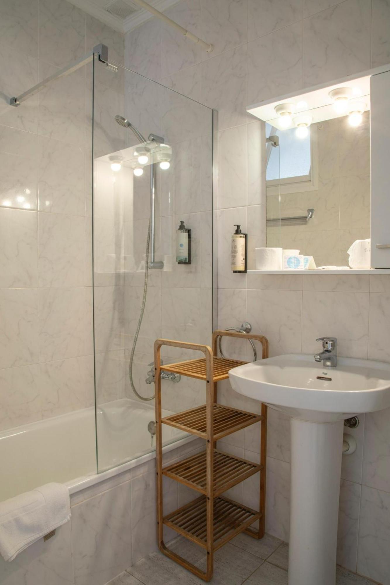 Chambre Double ou Lits Jumeaux Donnant sur l’Extérieur (sans Vue sur Mer)