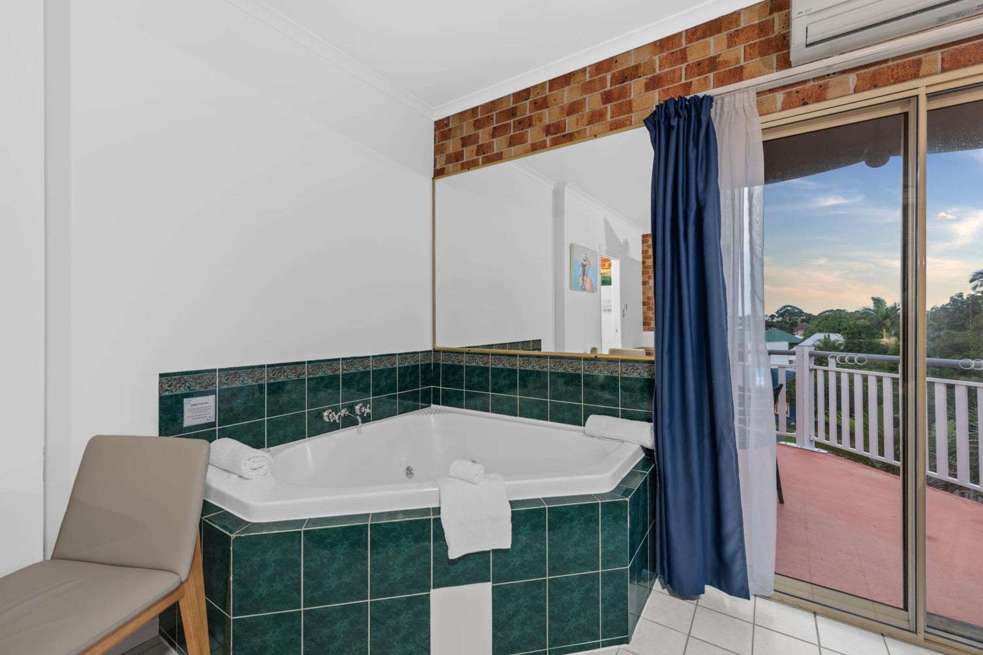Executive Suite Spa Bath