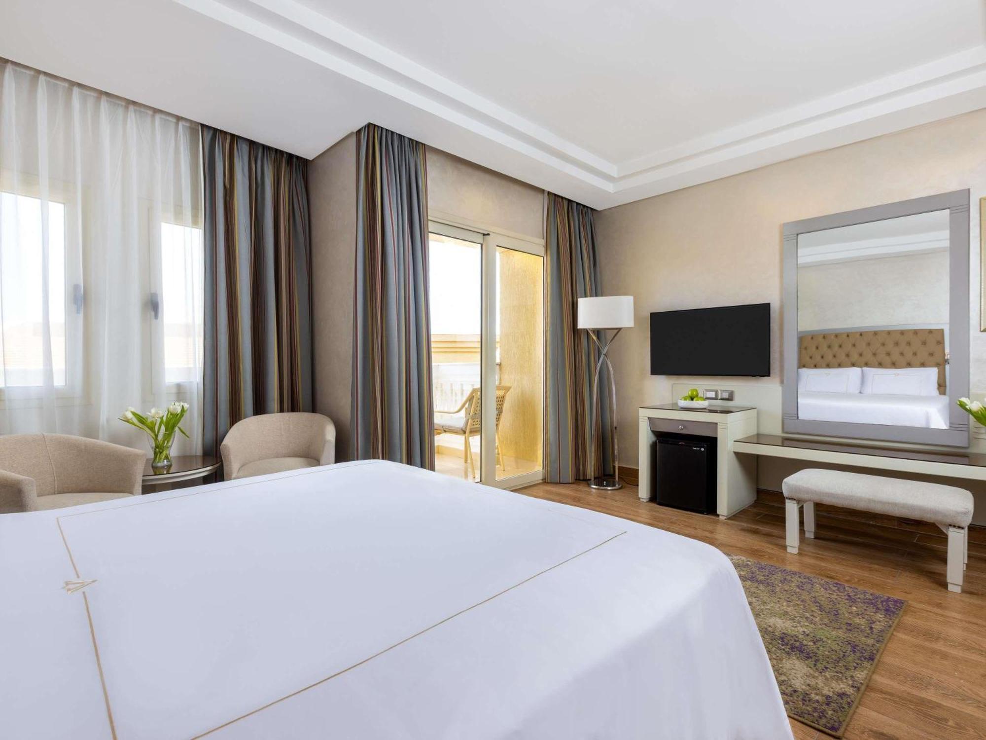 Superior Room Aqua King Bed