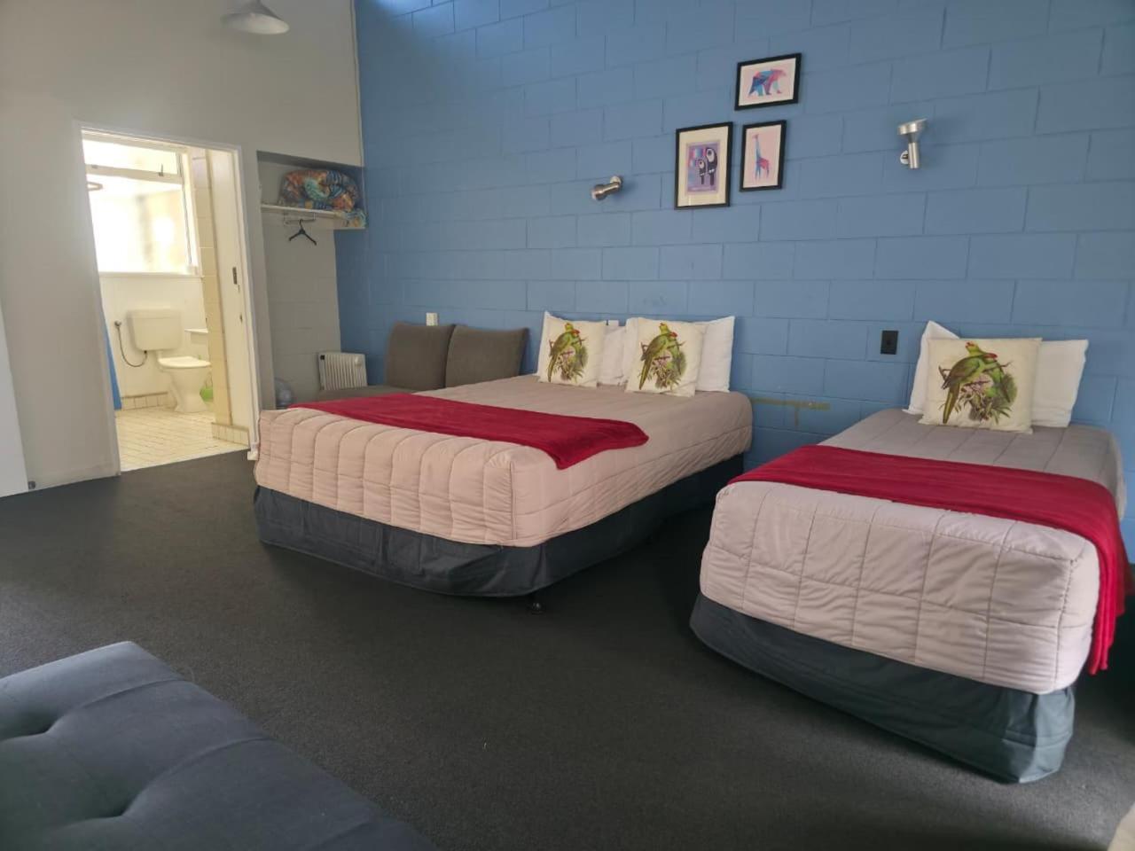 Queen Room Hot Tub
