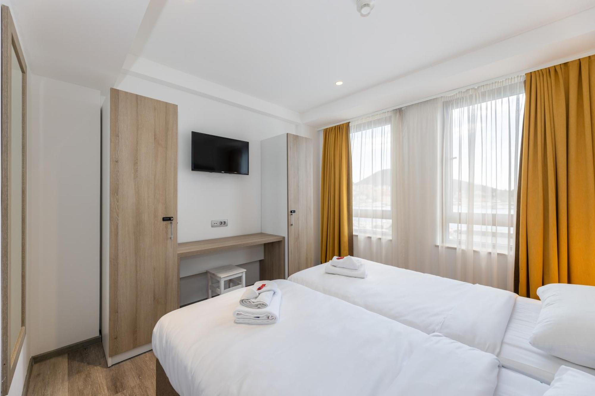 Double or Twin Room Sea View