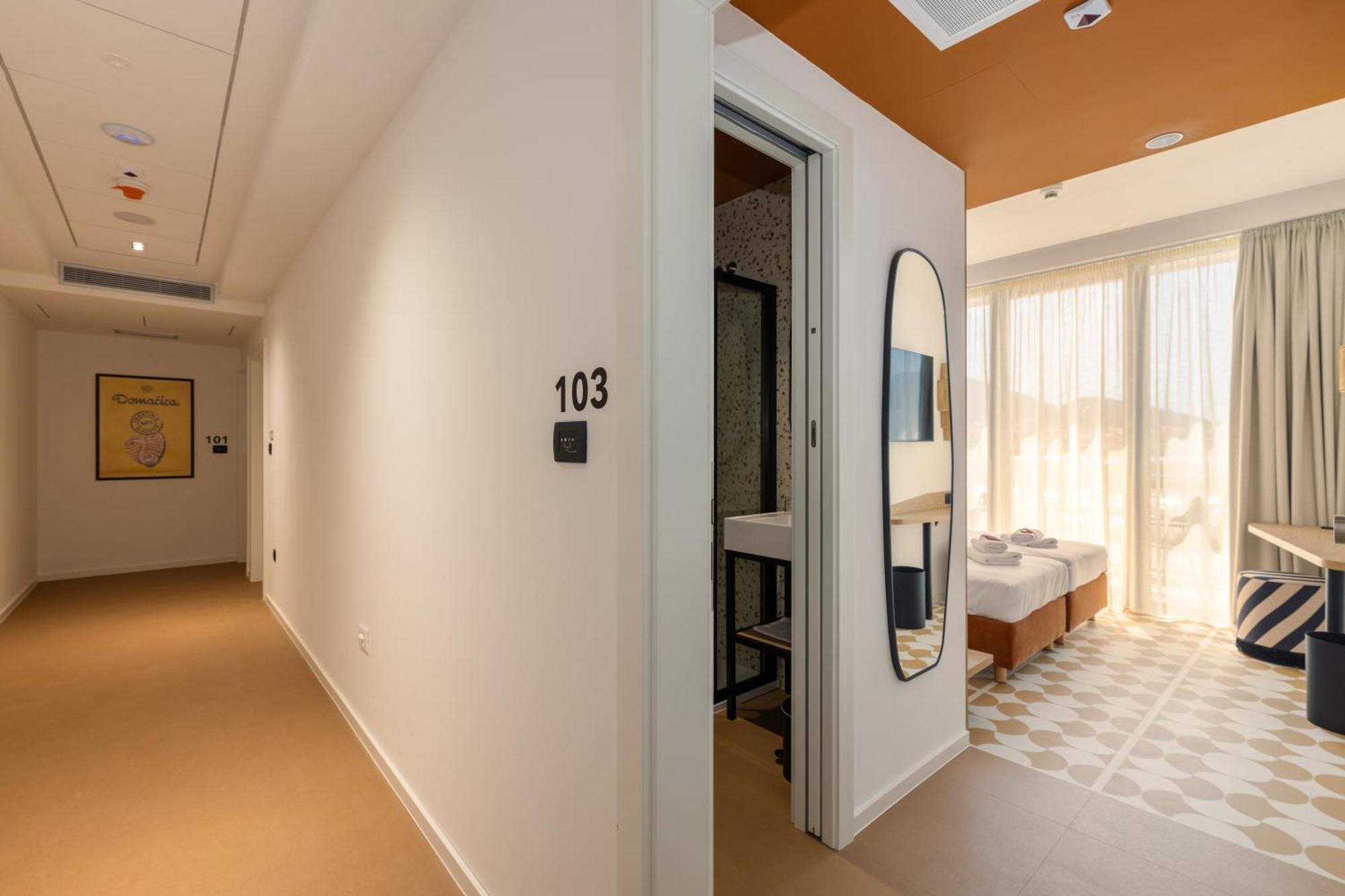 Double or Twin Room Sea View