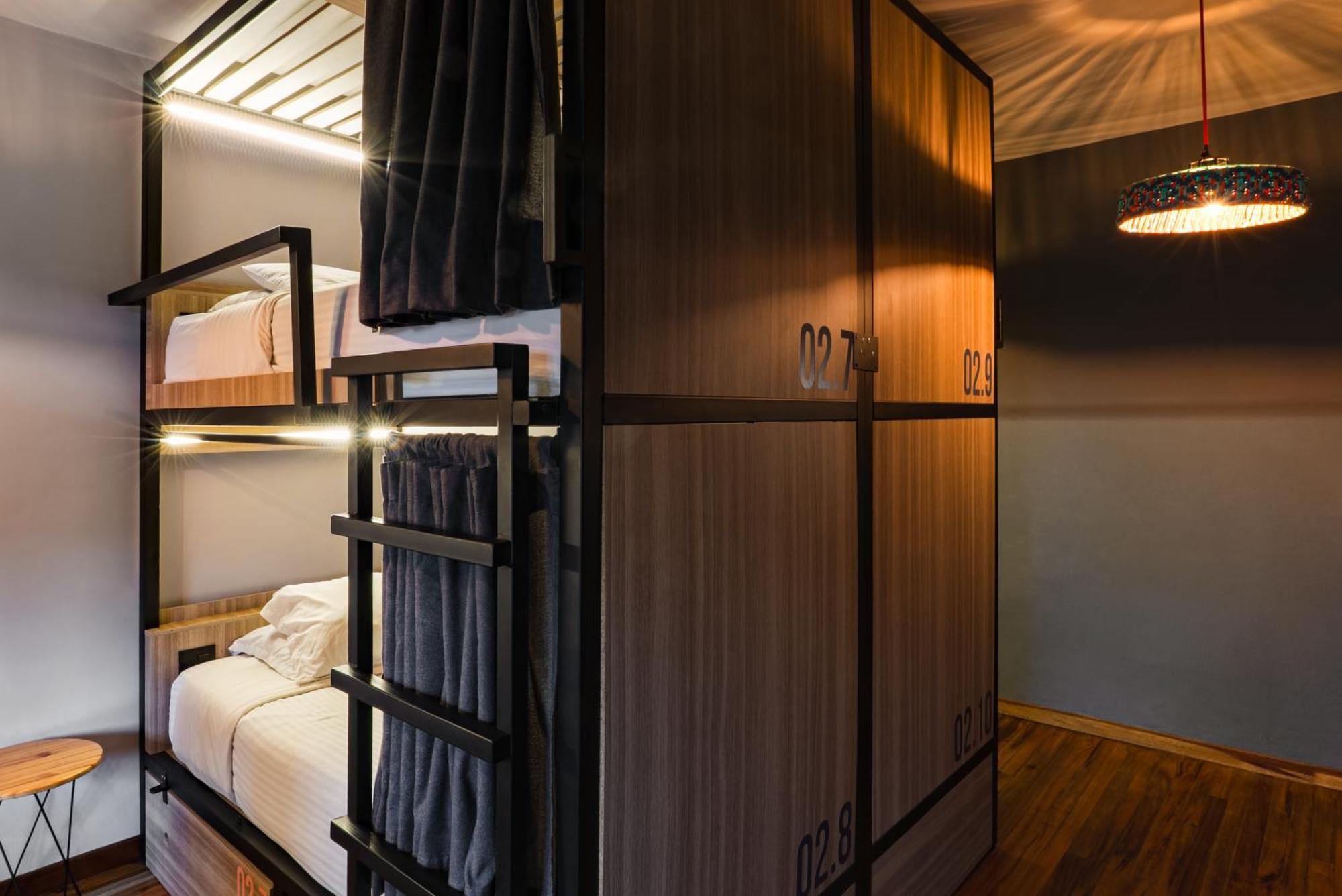 Single Bed 10-Bed Dormitory Room