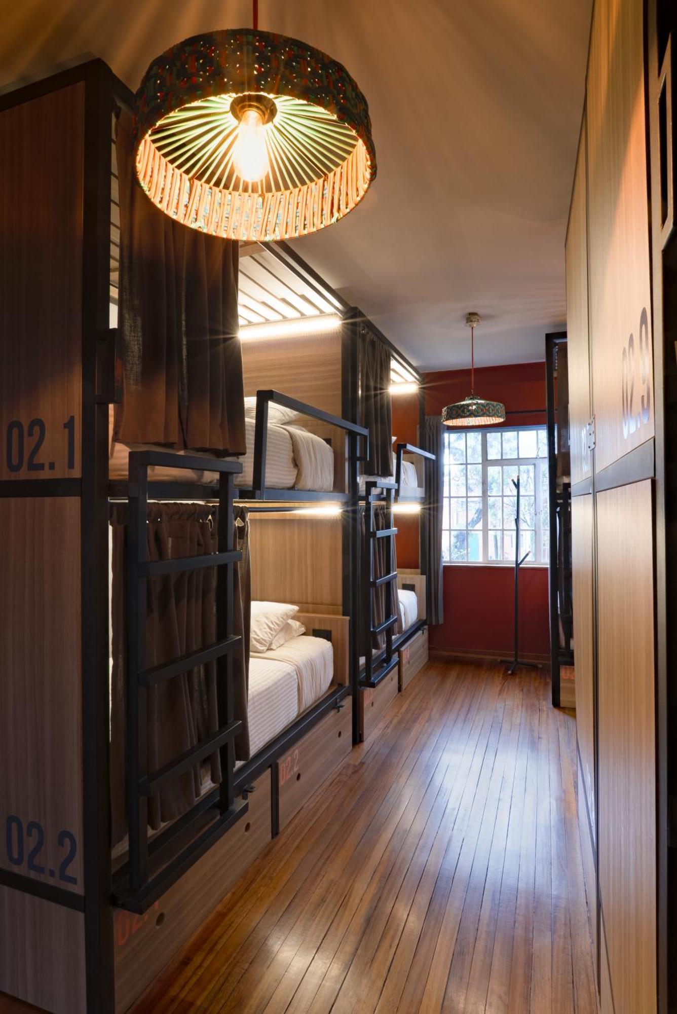 Single Bed 10-Bed Dormitory Room