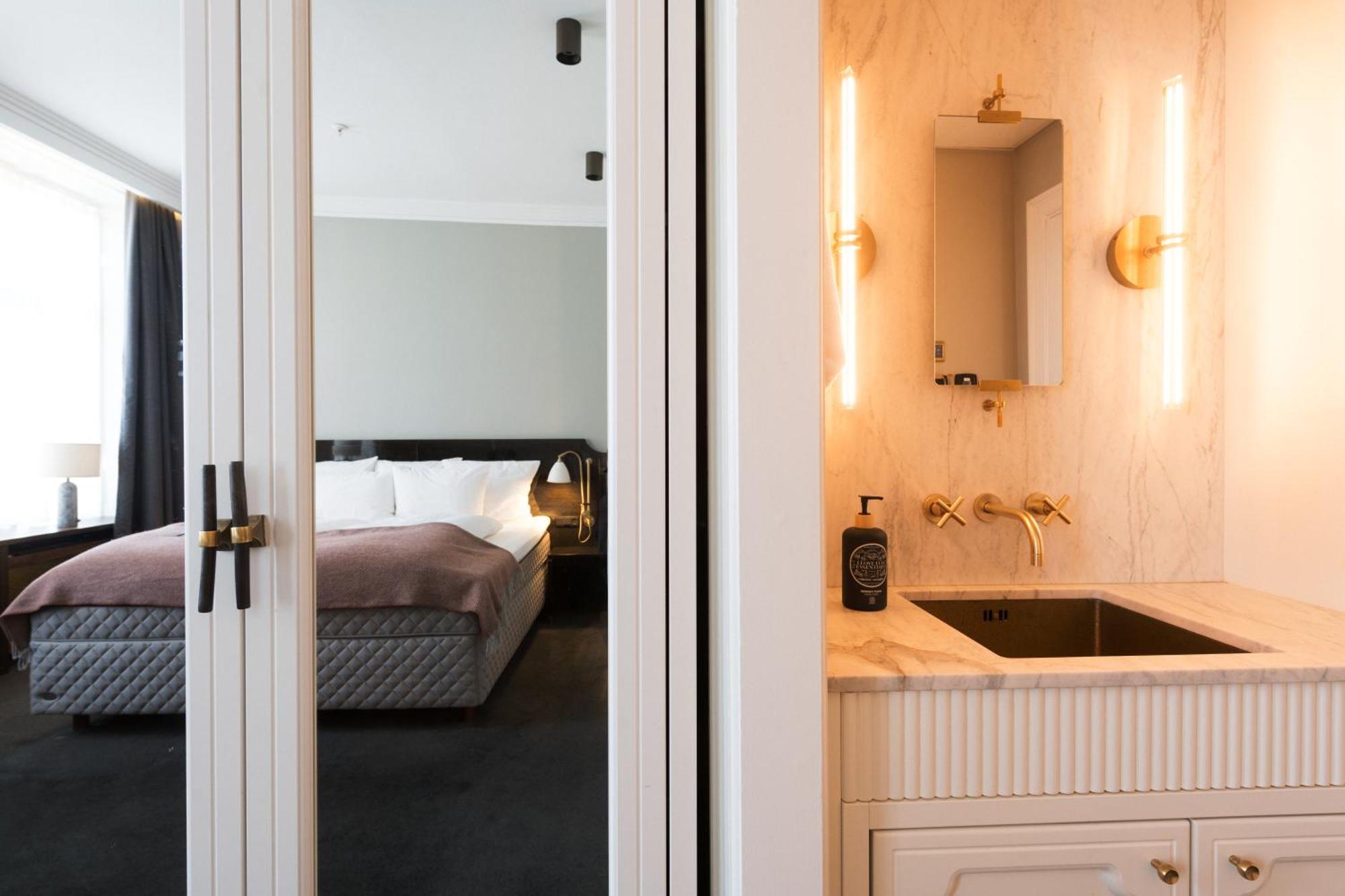 Large Deluxe Double Room