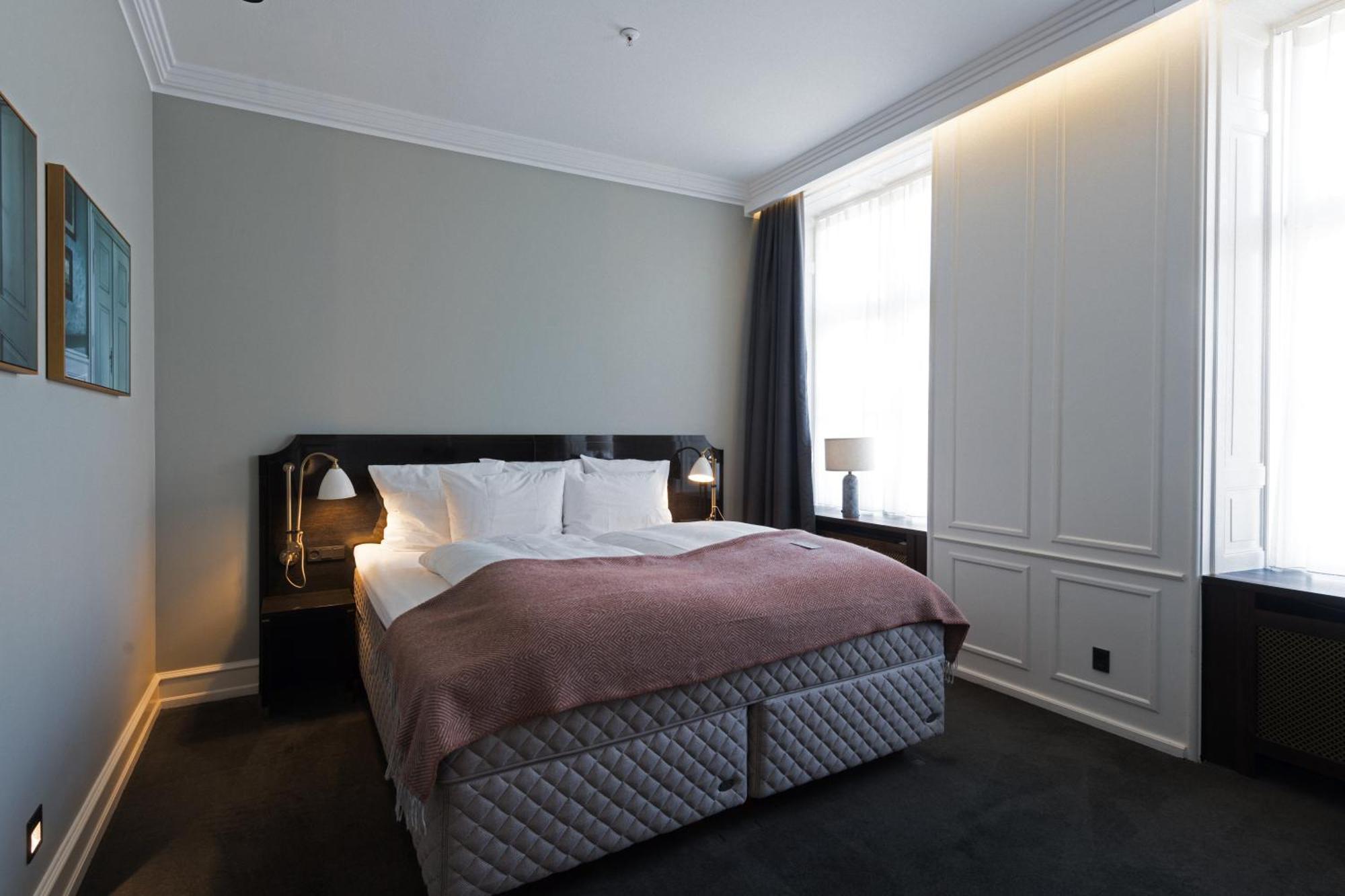 Large Deluxe Double Room