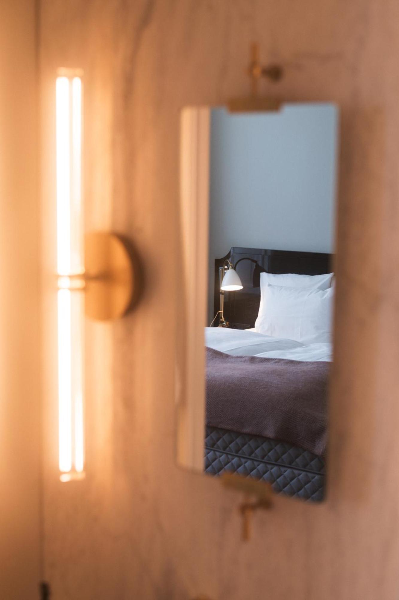 Large Deluxe Double Room