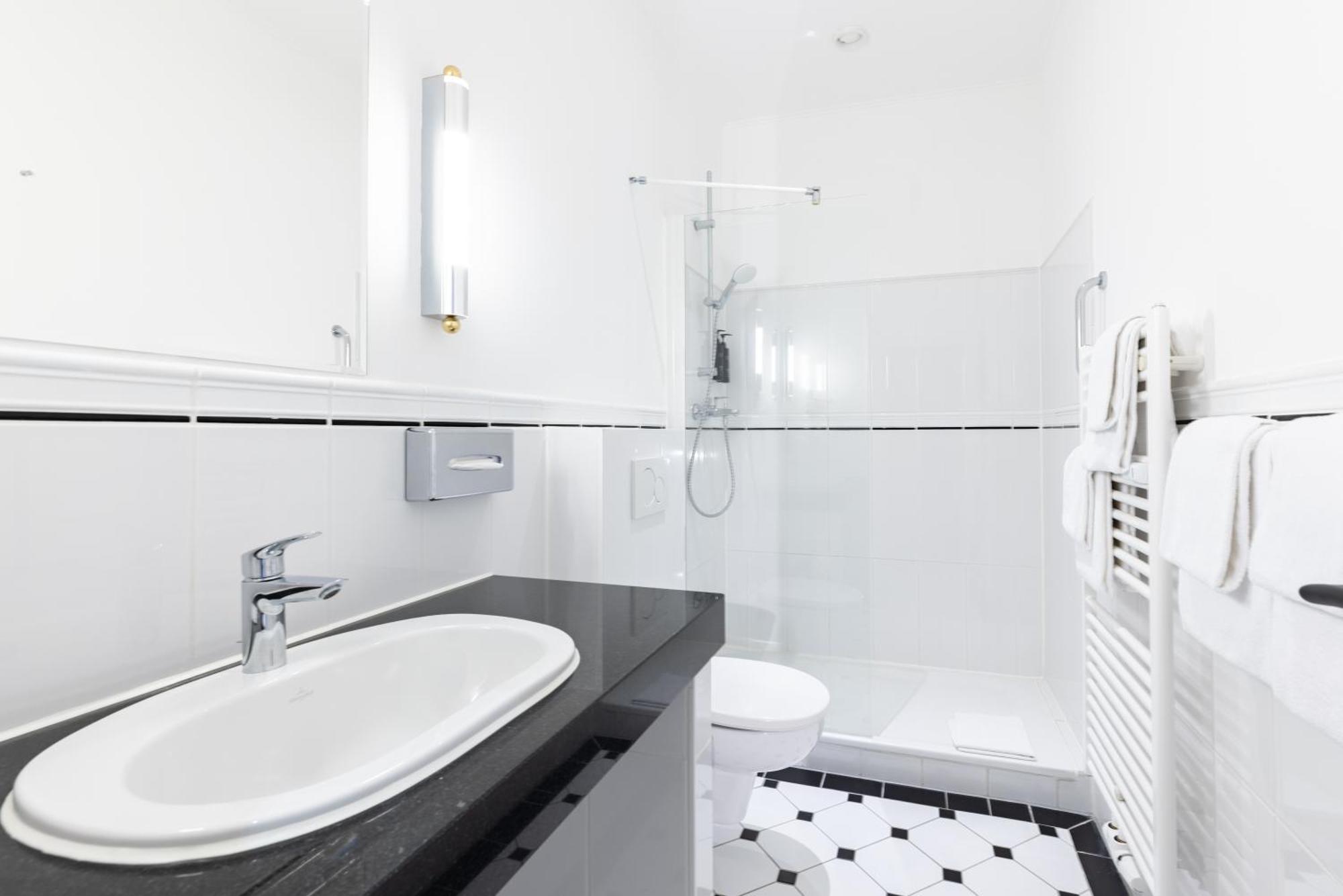 Premium Tweepersoonskamer met 2 Aparte Bedden en Slaapbank