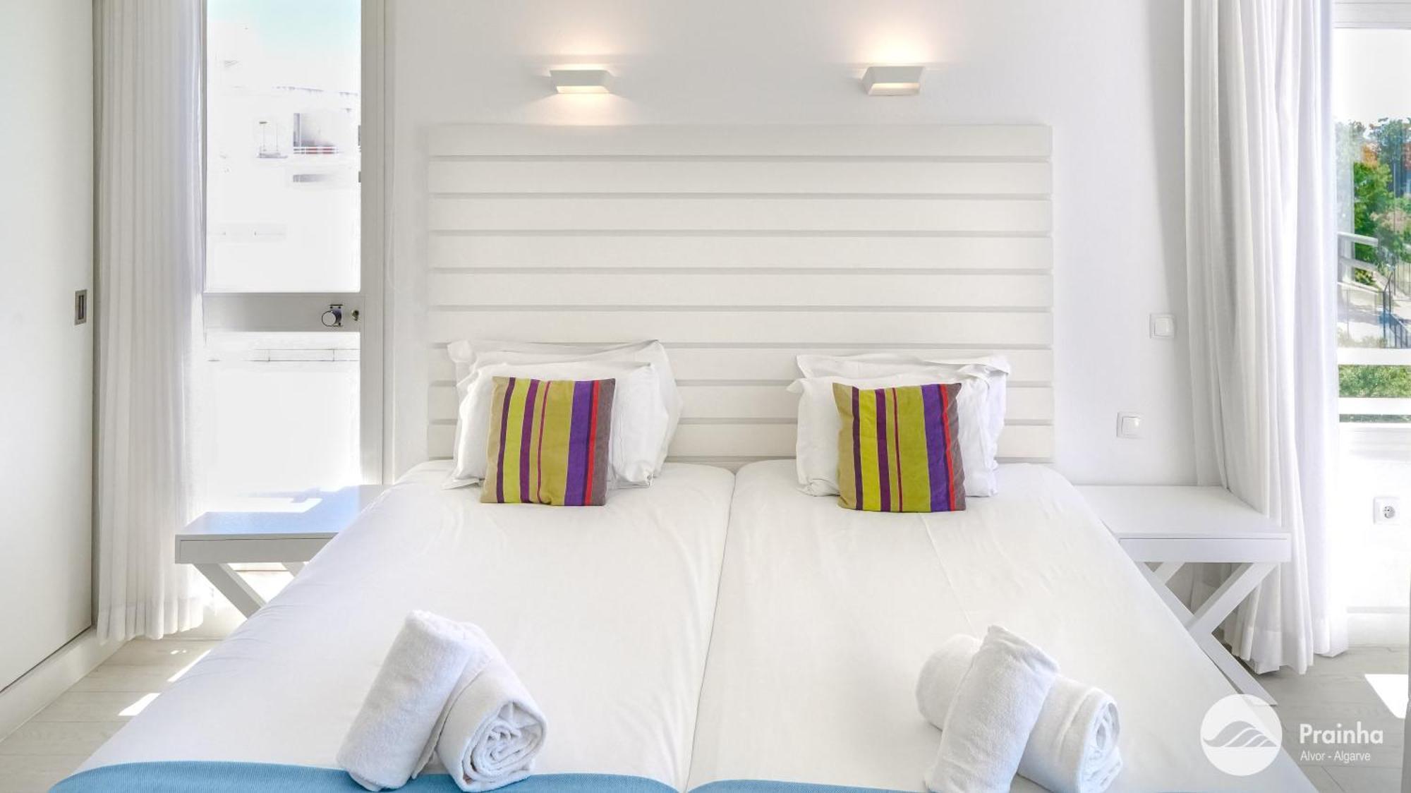 One-Bedroom Apartment Sea View