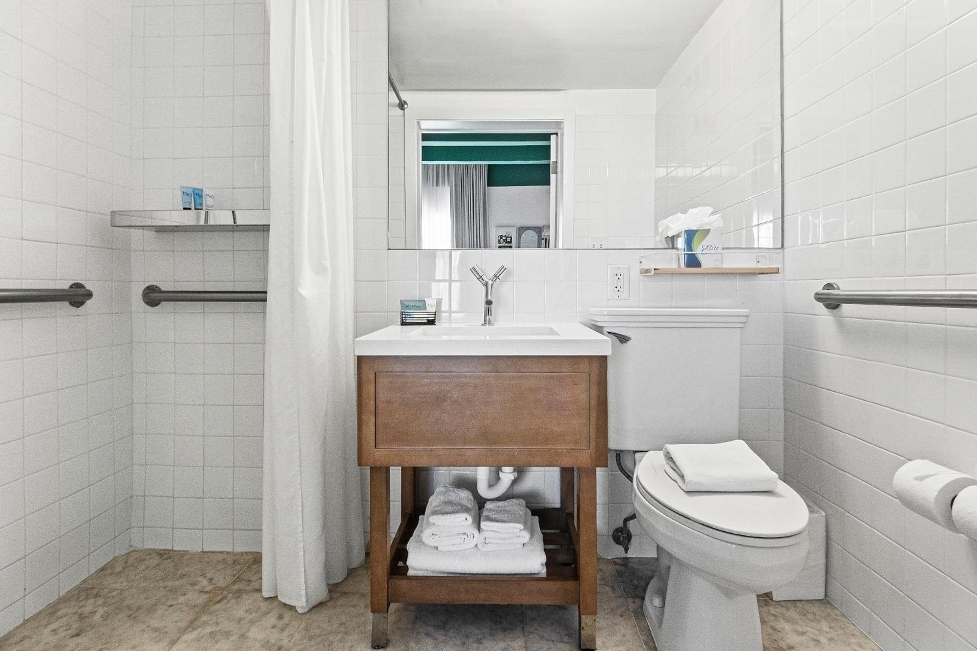 King Room Roll Shower Disability Access