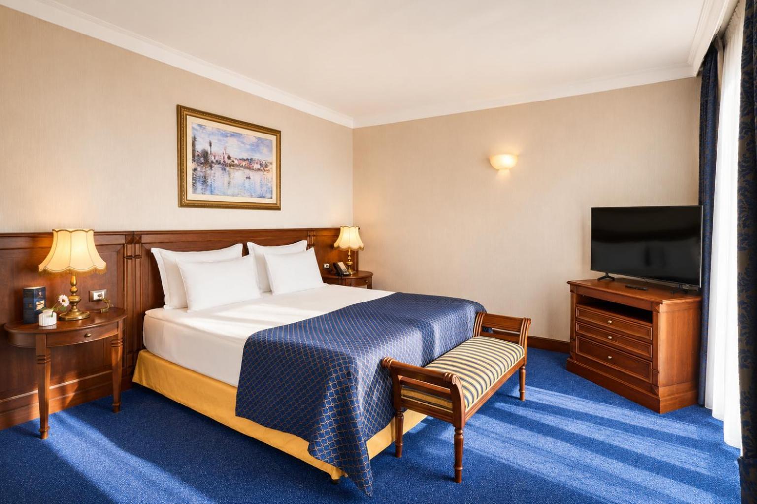 Deluxe Suite
