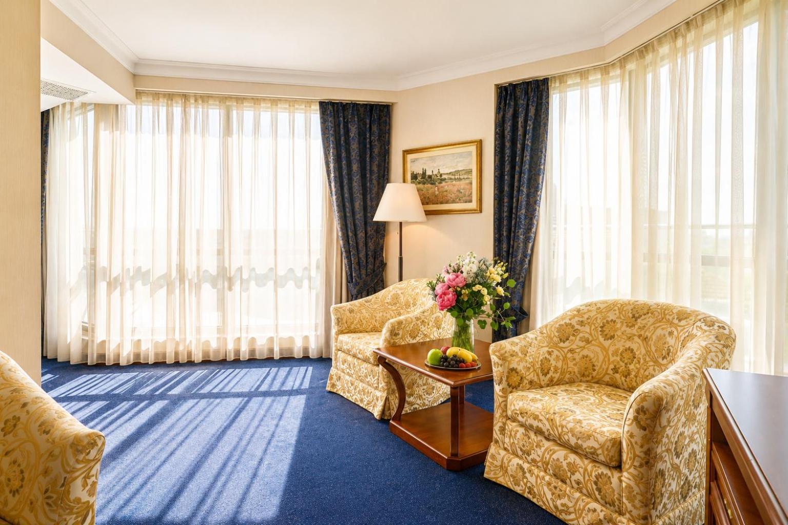 Deluxe Suite
