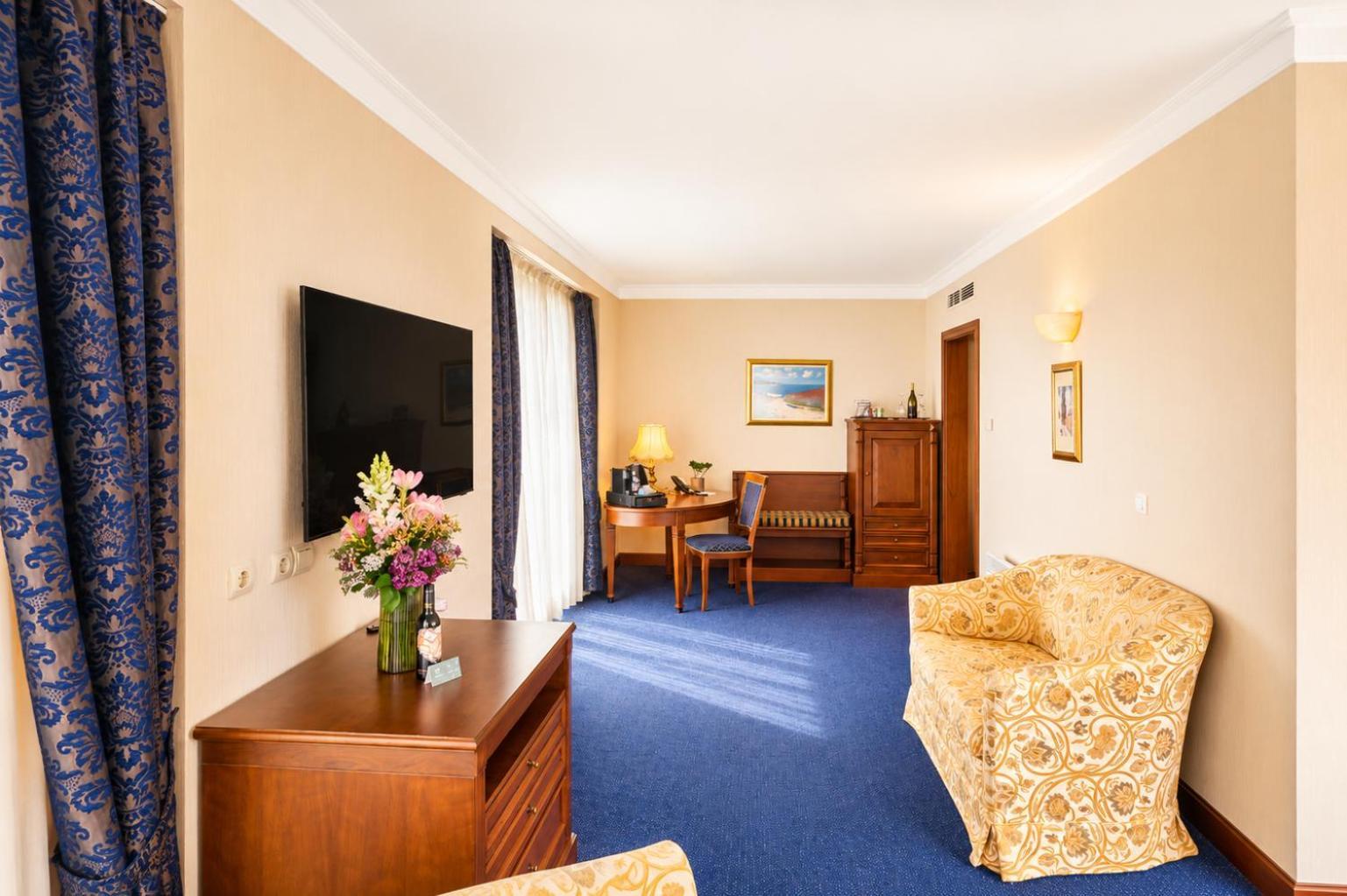 Deluxe Suite