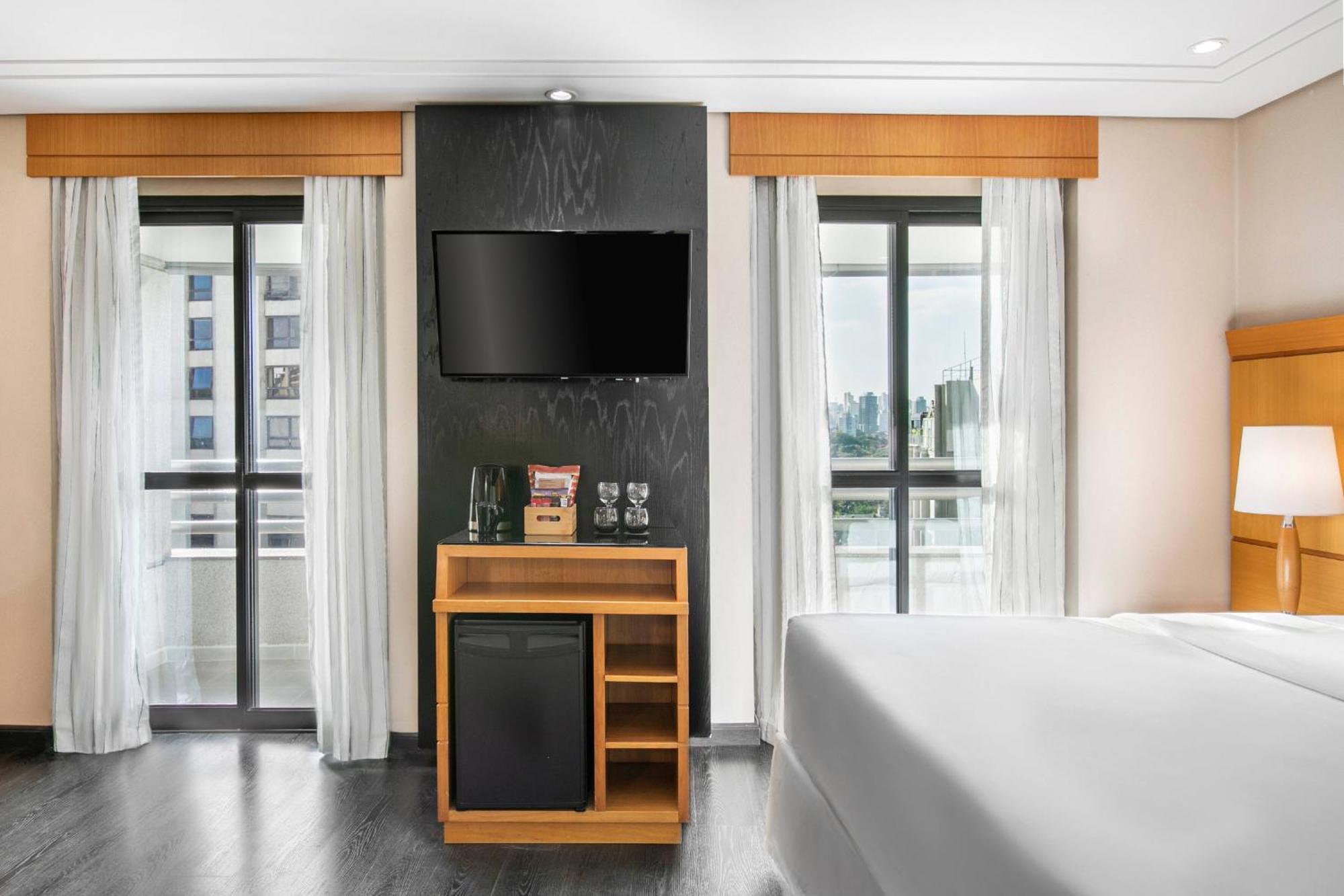 Deluxe Zimmer mit Kingsize-Bett und Balkon