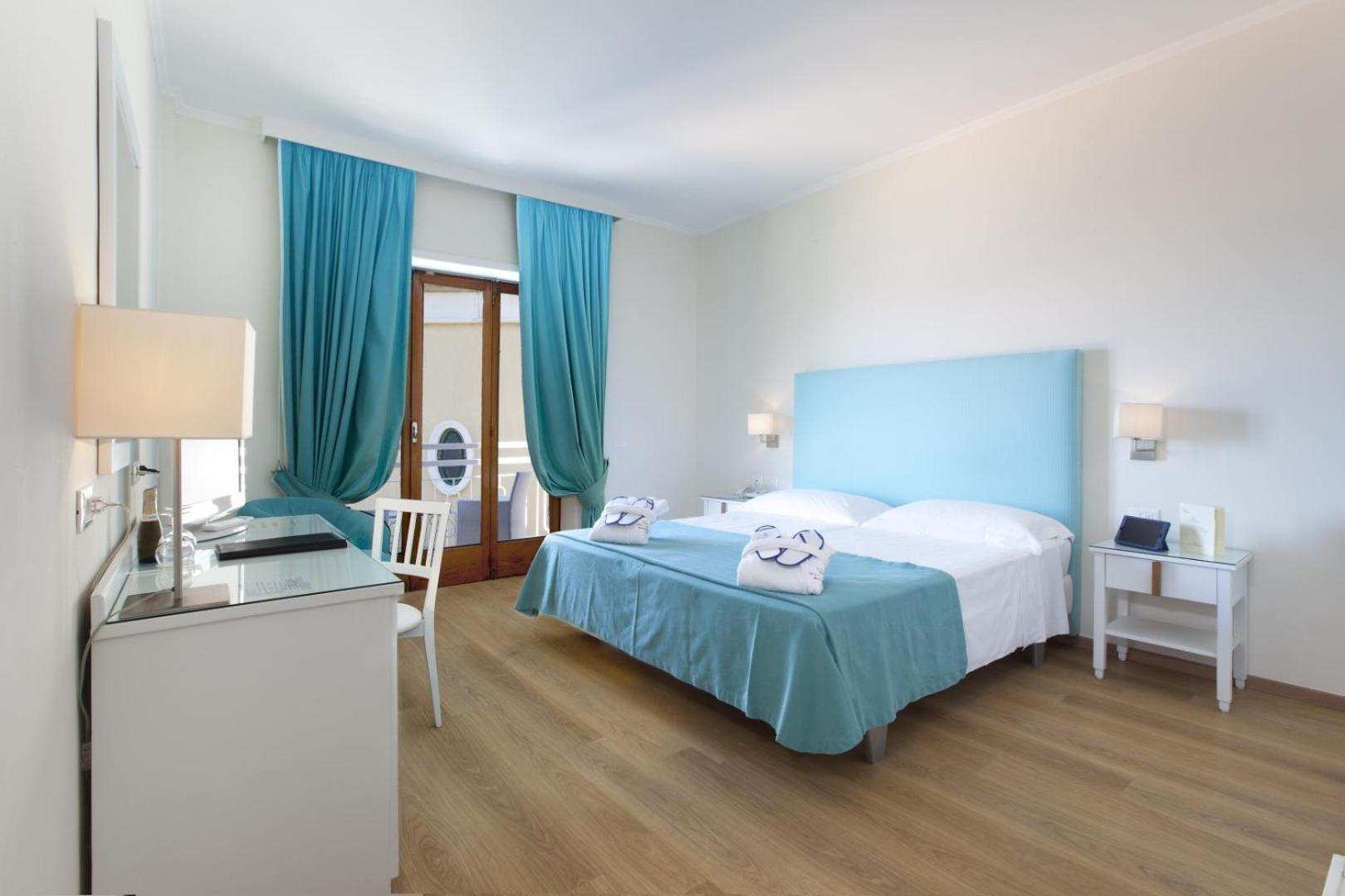 Double or Twin Room Sea View