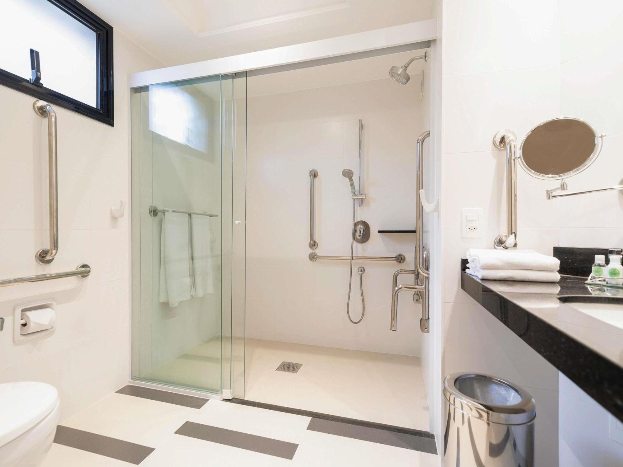 Superior King Room Mobility Access