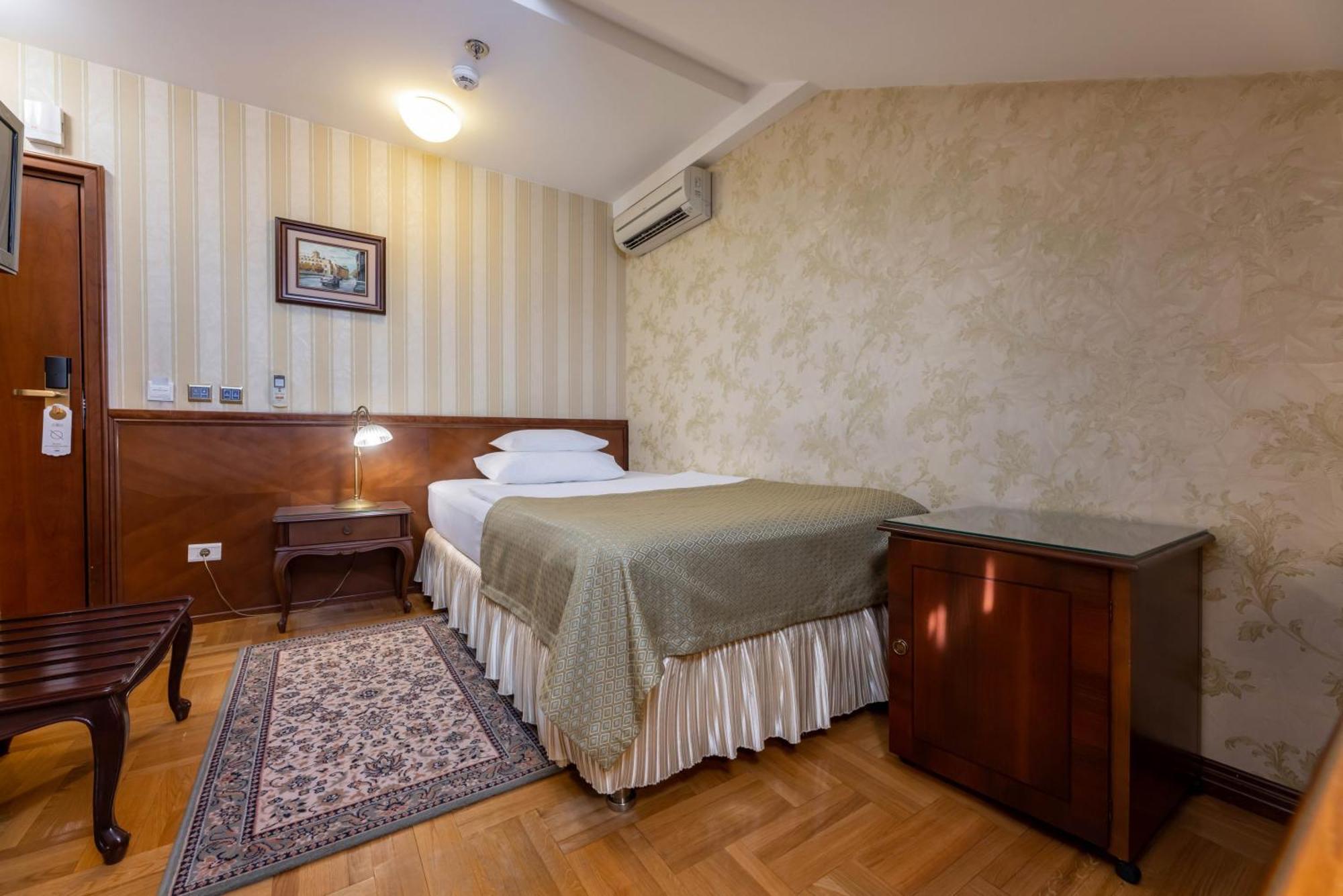 Classic Single Room