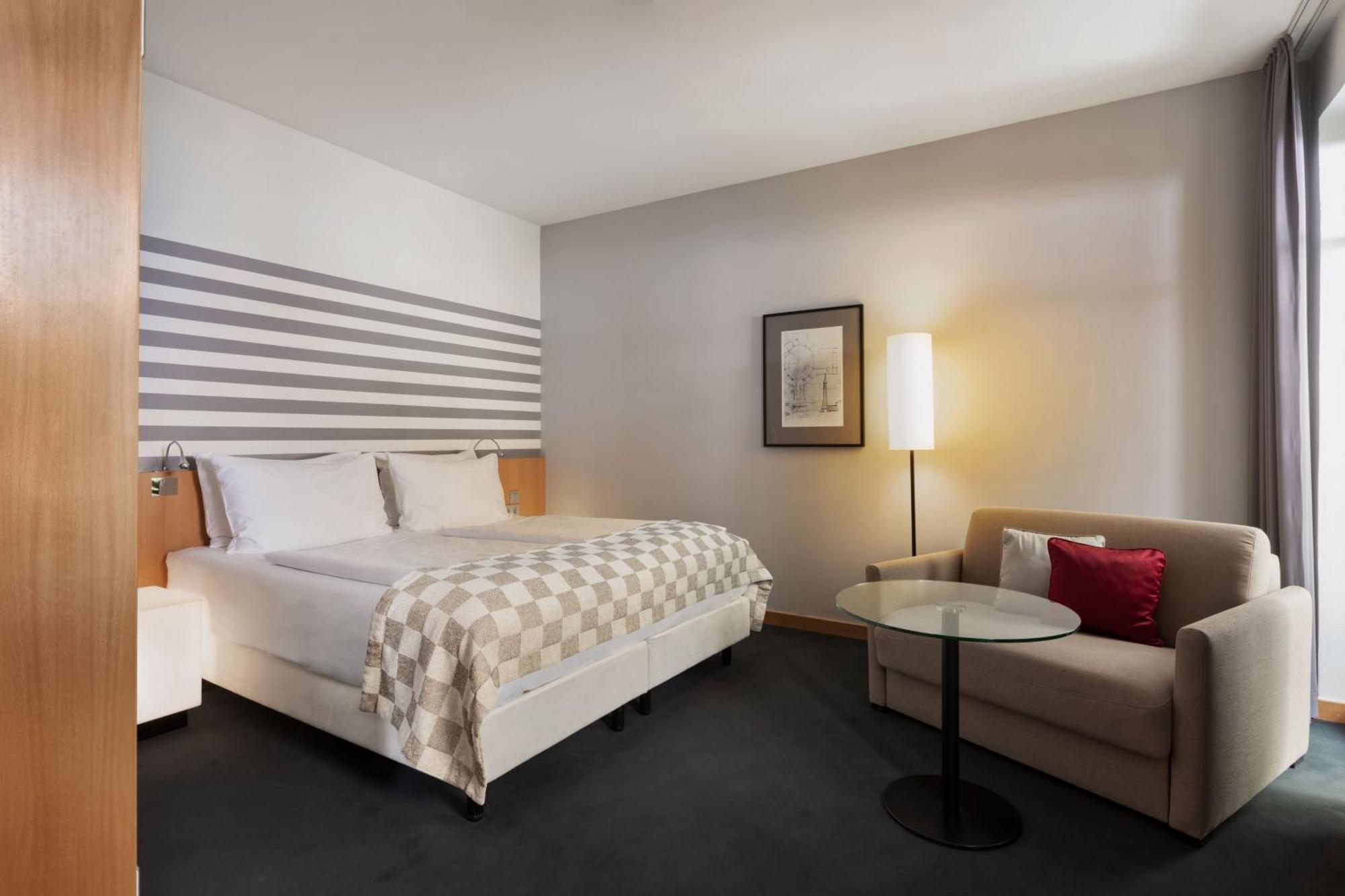 Standard King Room Gardenwing