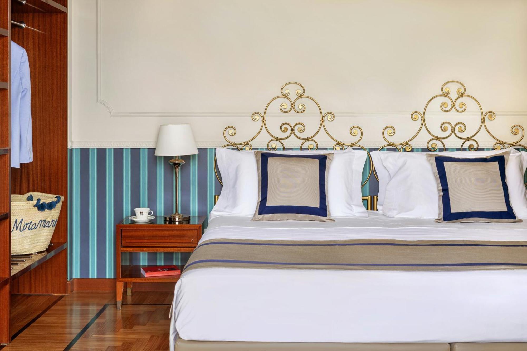 Deluxe Double Room Side Sea View