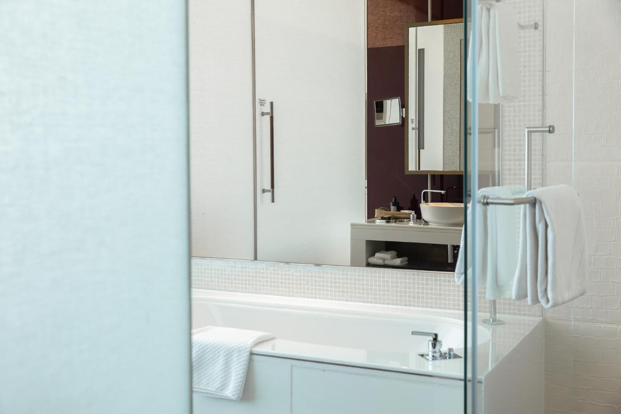 Superior Guest room 1 King Balcony Complimentary Yas Beach Access