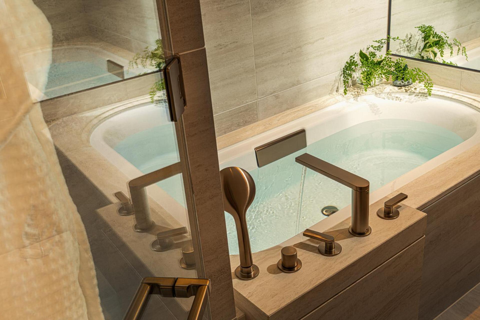 Marunouchi Room