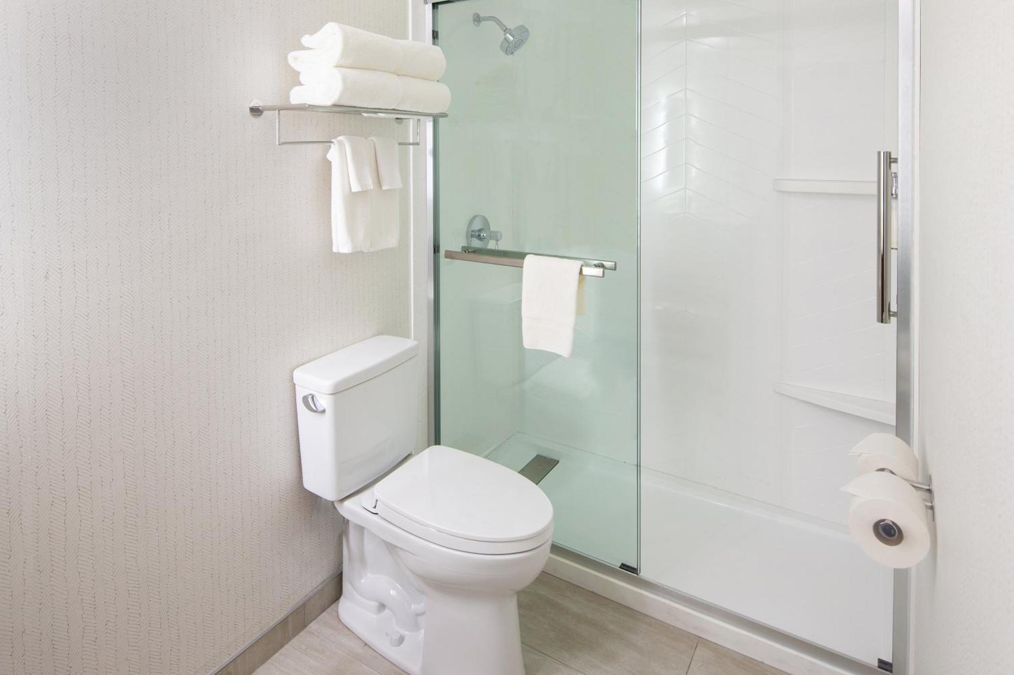 One-Bedroom King Suite Jetted Tub