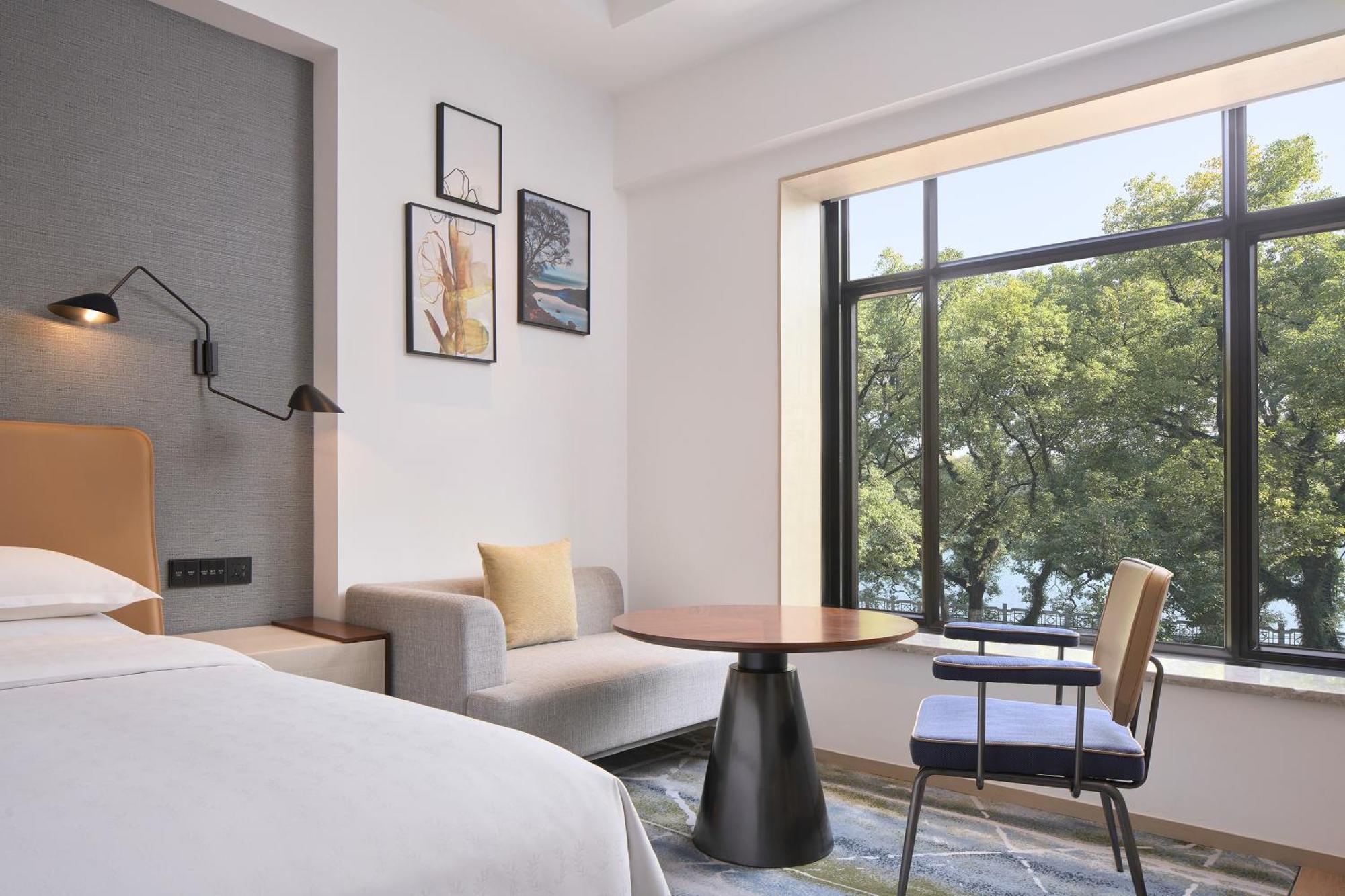 Premium King Room
