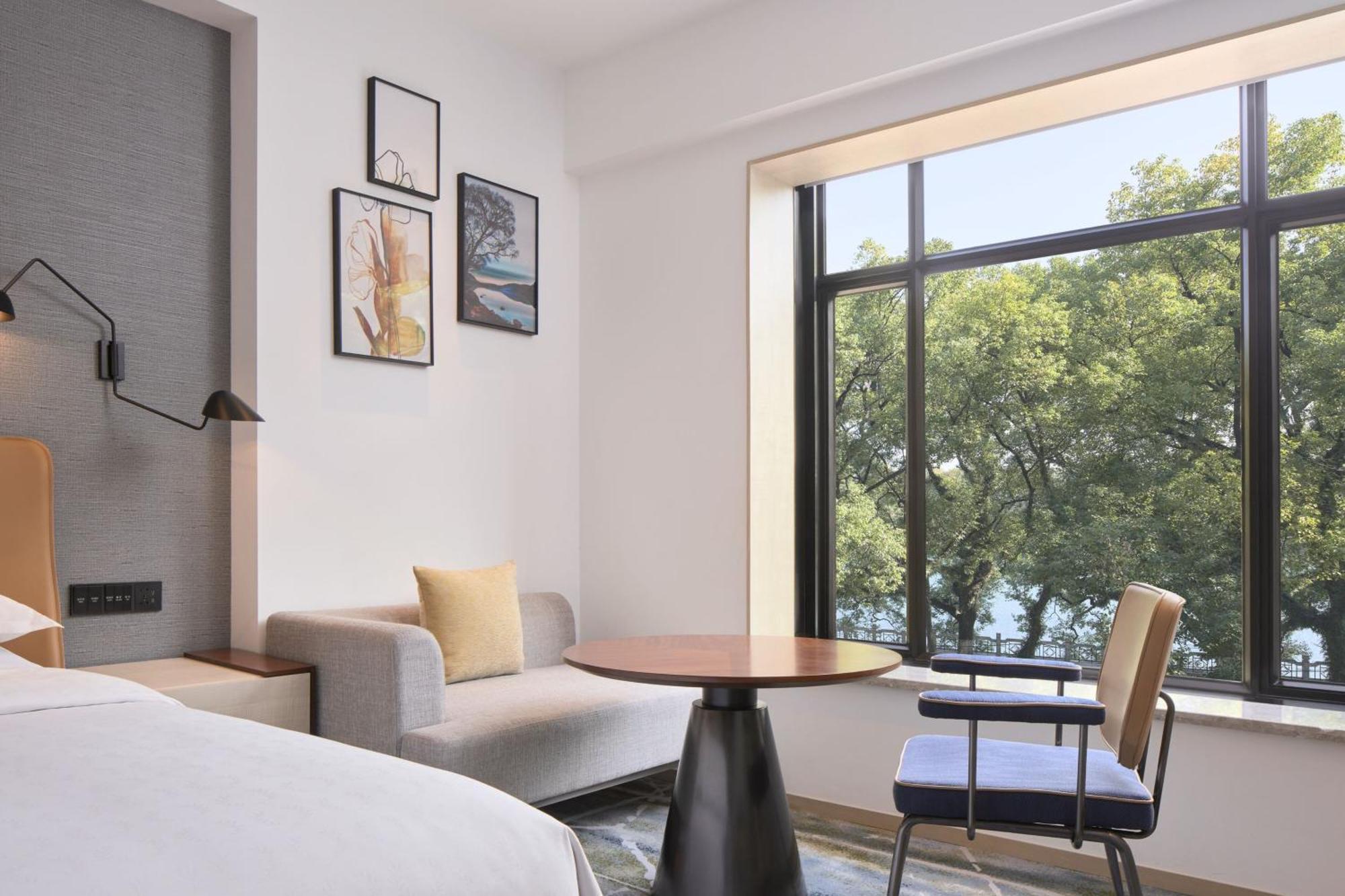 Premium King Room