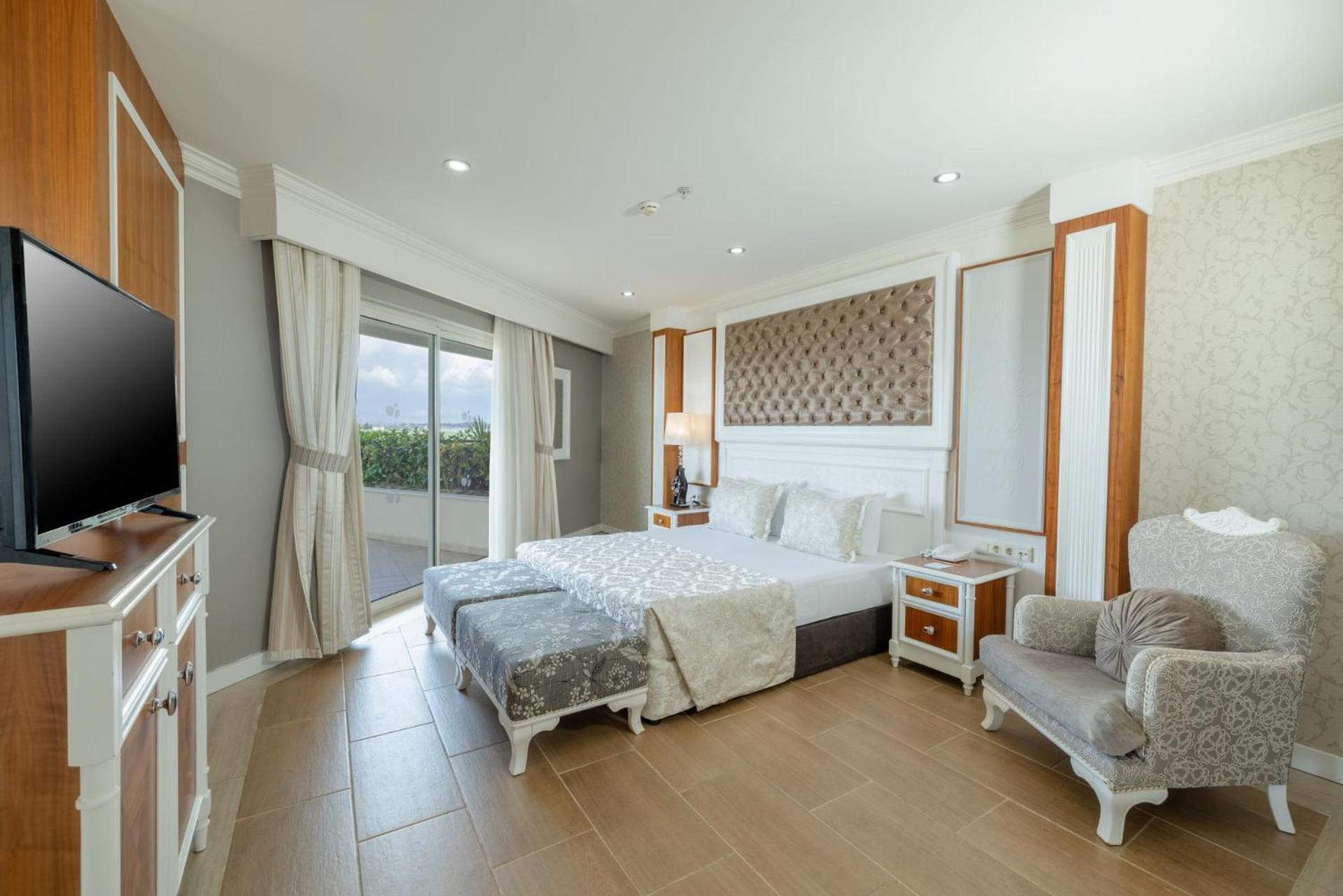 Honeymoon Suite