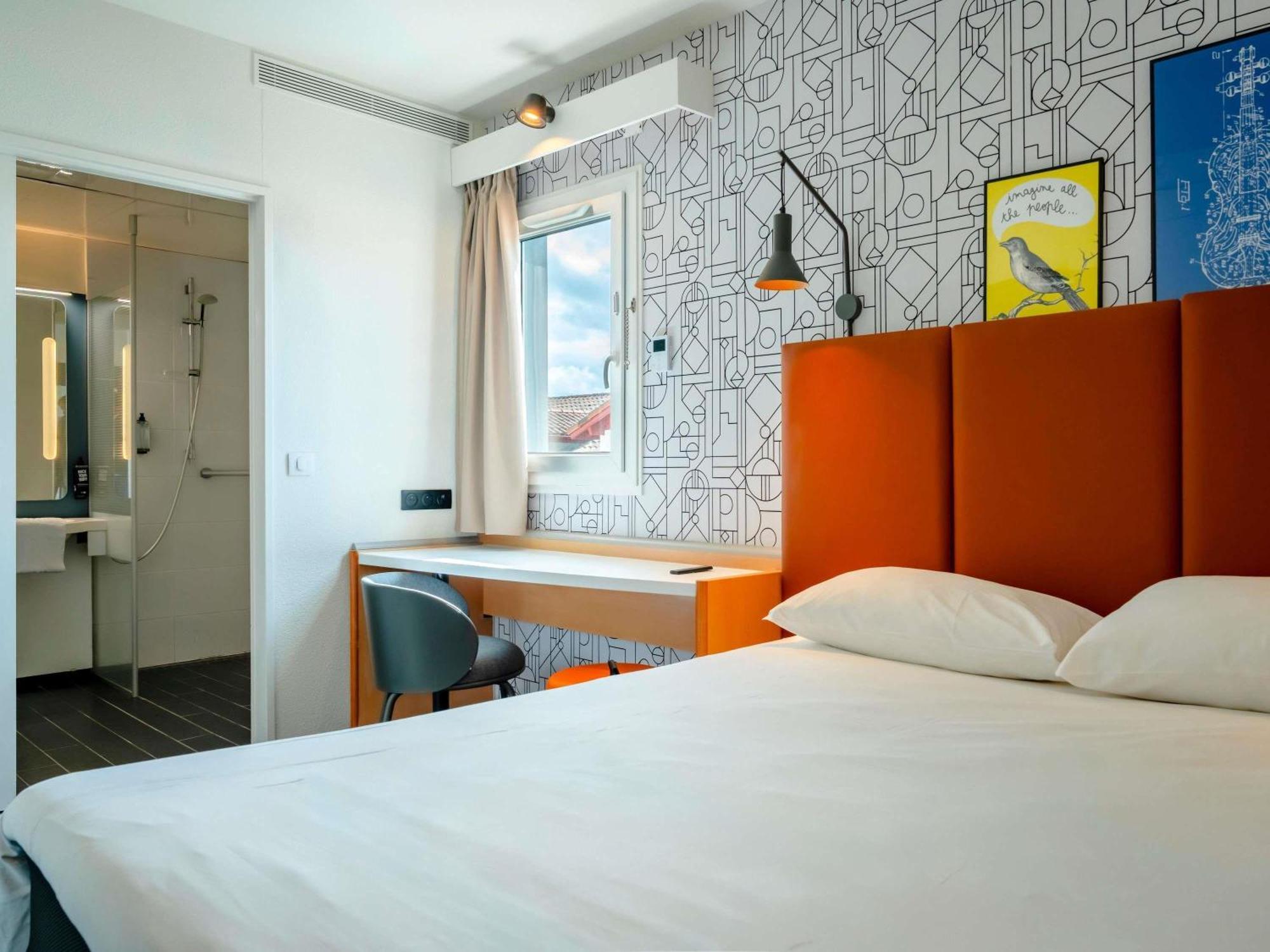 Standard Double Room Mobility Access