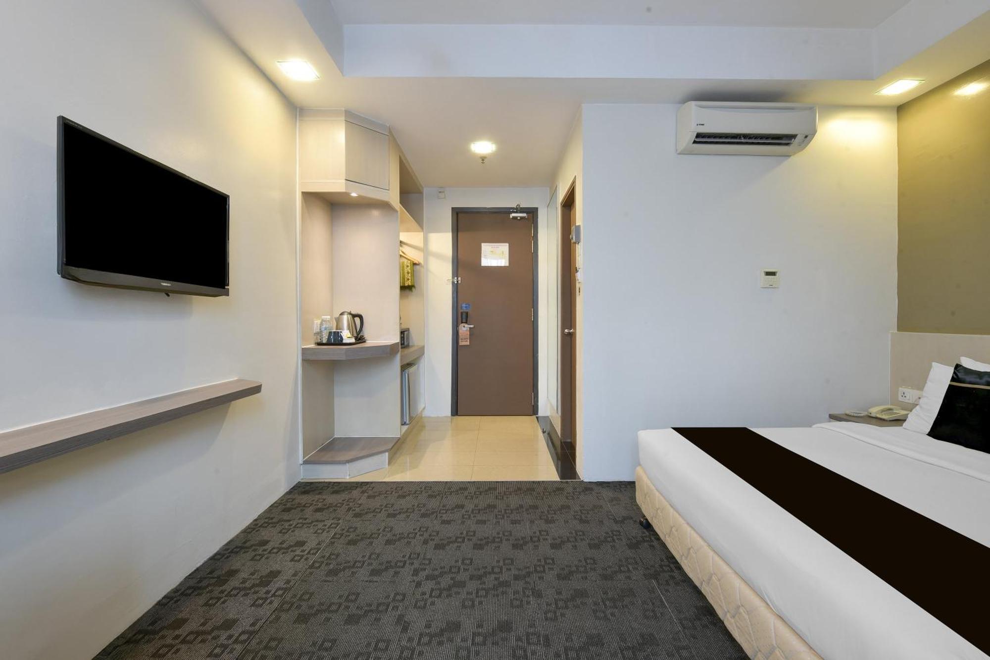 Deluxe Queen Room