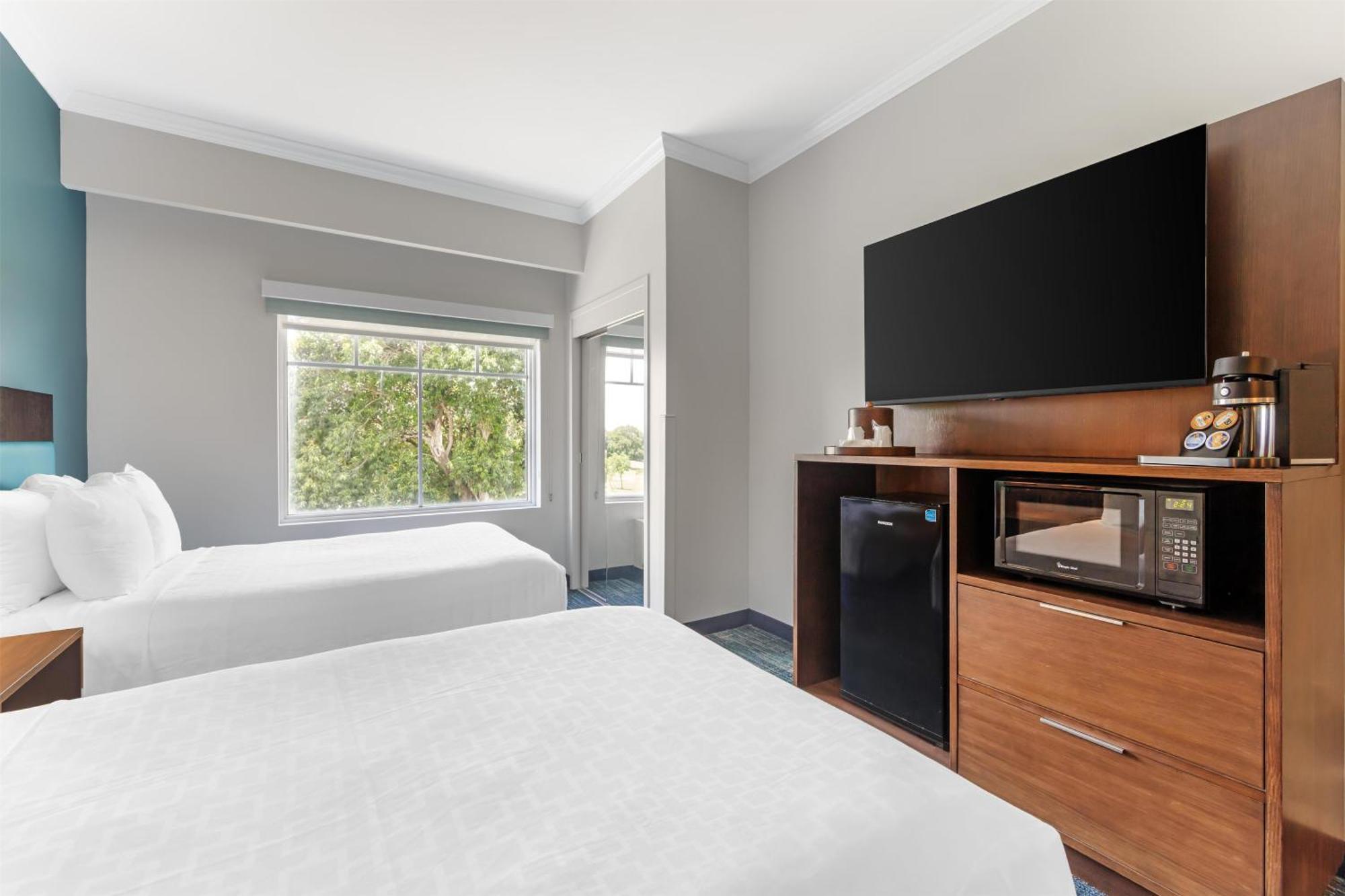 Queen Room Two Queen Beds Roll Shower Disability Access or Pet Friendly or Ground Floor