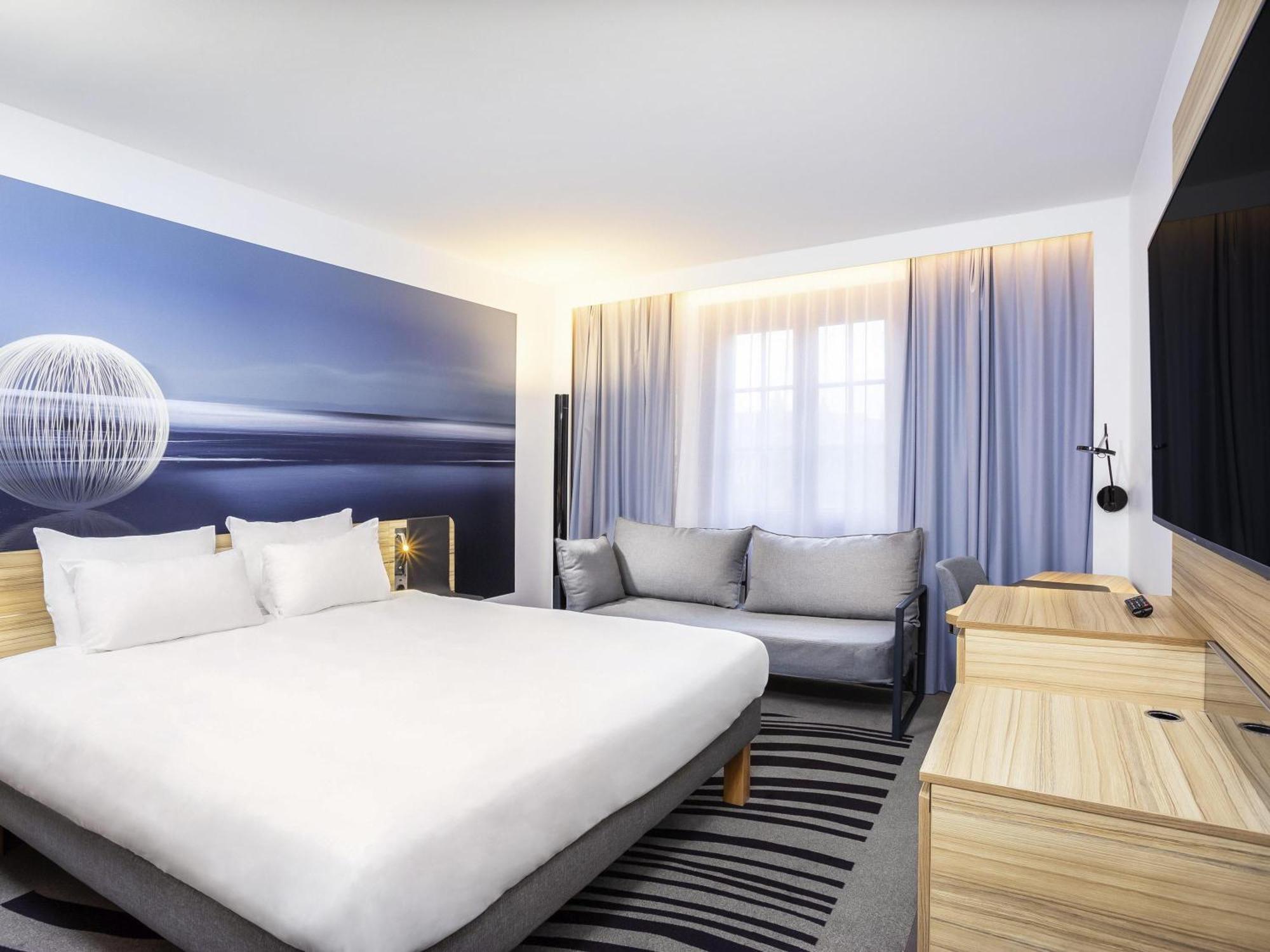 Superior Room Double Bed Sofa