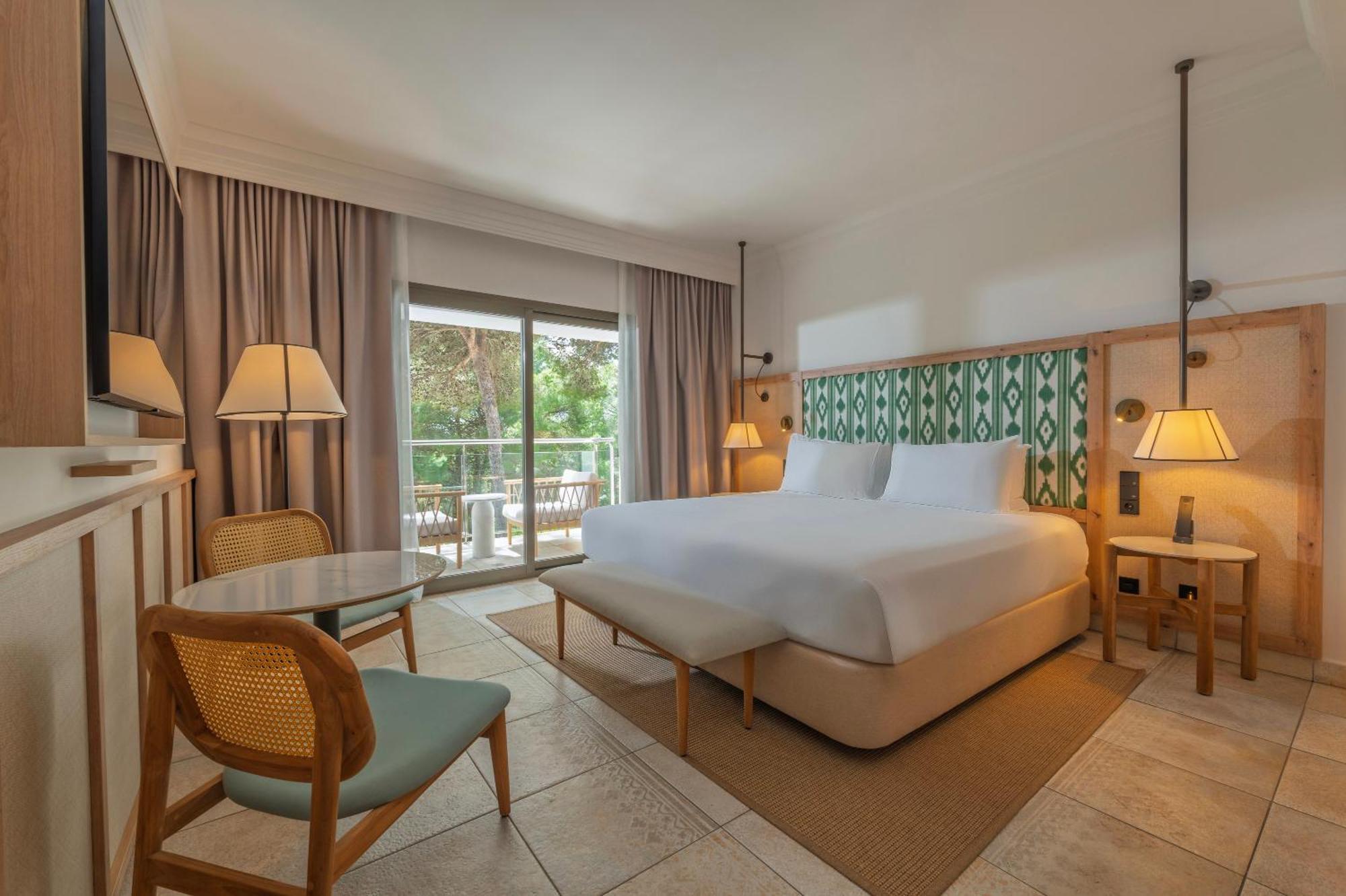 Double Deluxe 1 King Bed