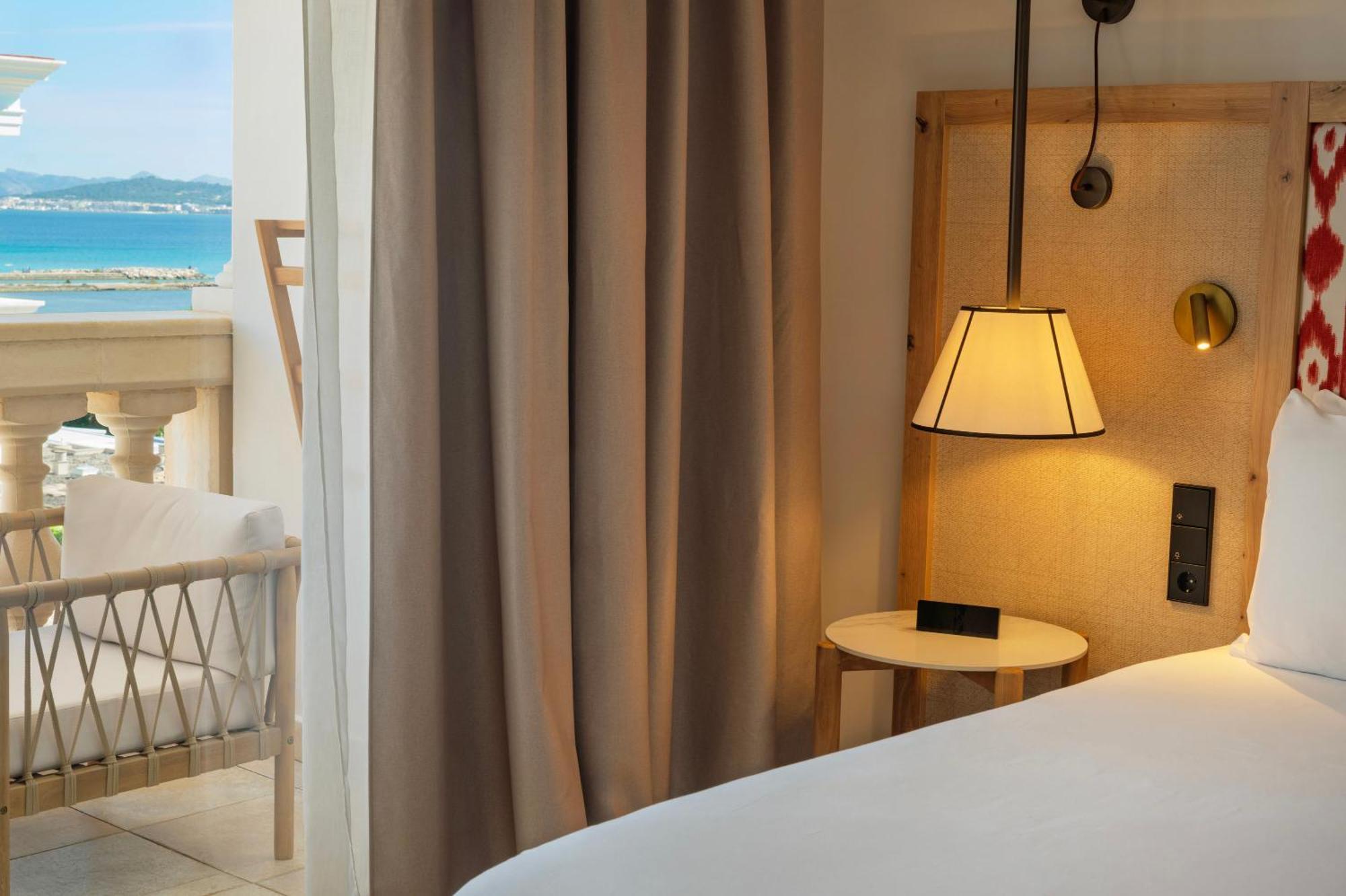 1 Bedroom Suite Partial Sea View
