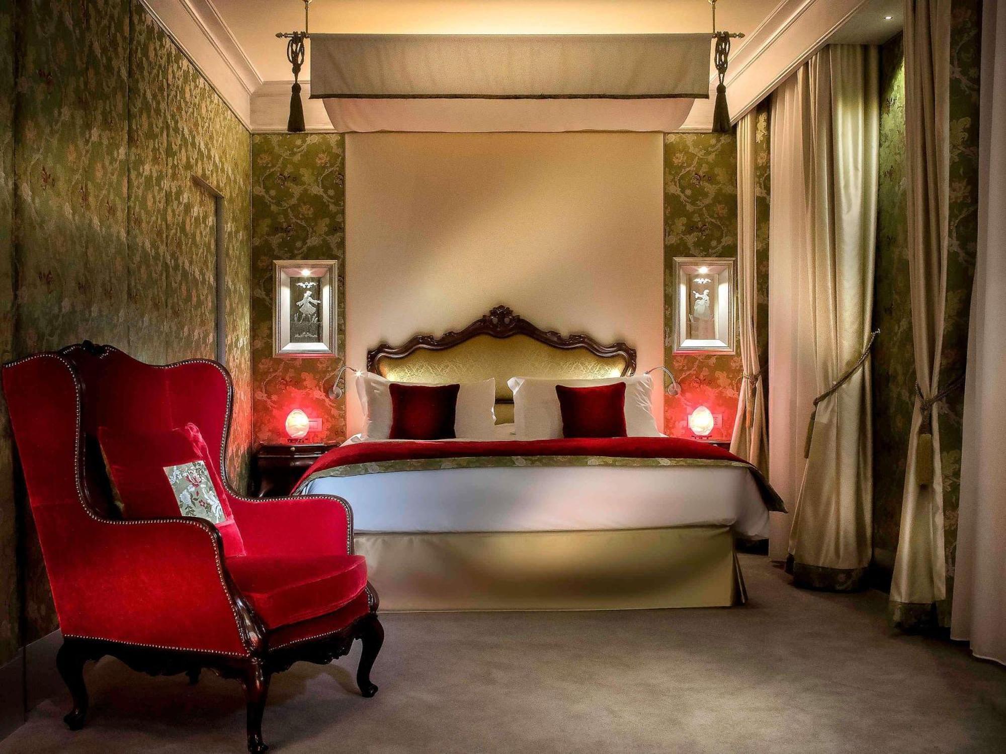 Deluxe Suite Canal View