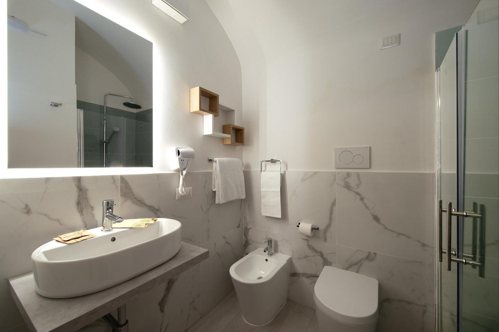Quarto com Cama de Casal ou 2 de Solteiro