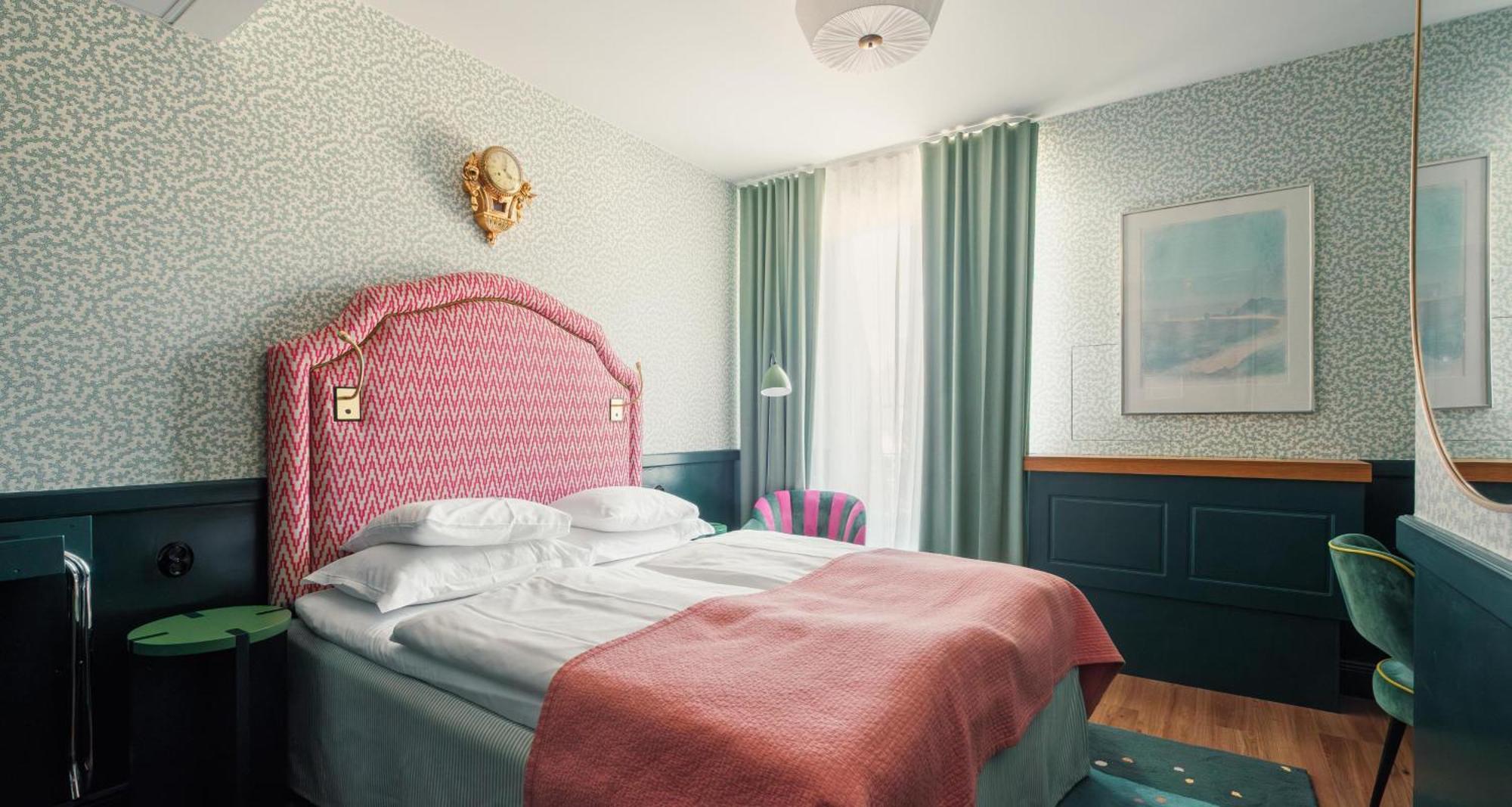 Standard Queen Room
